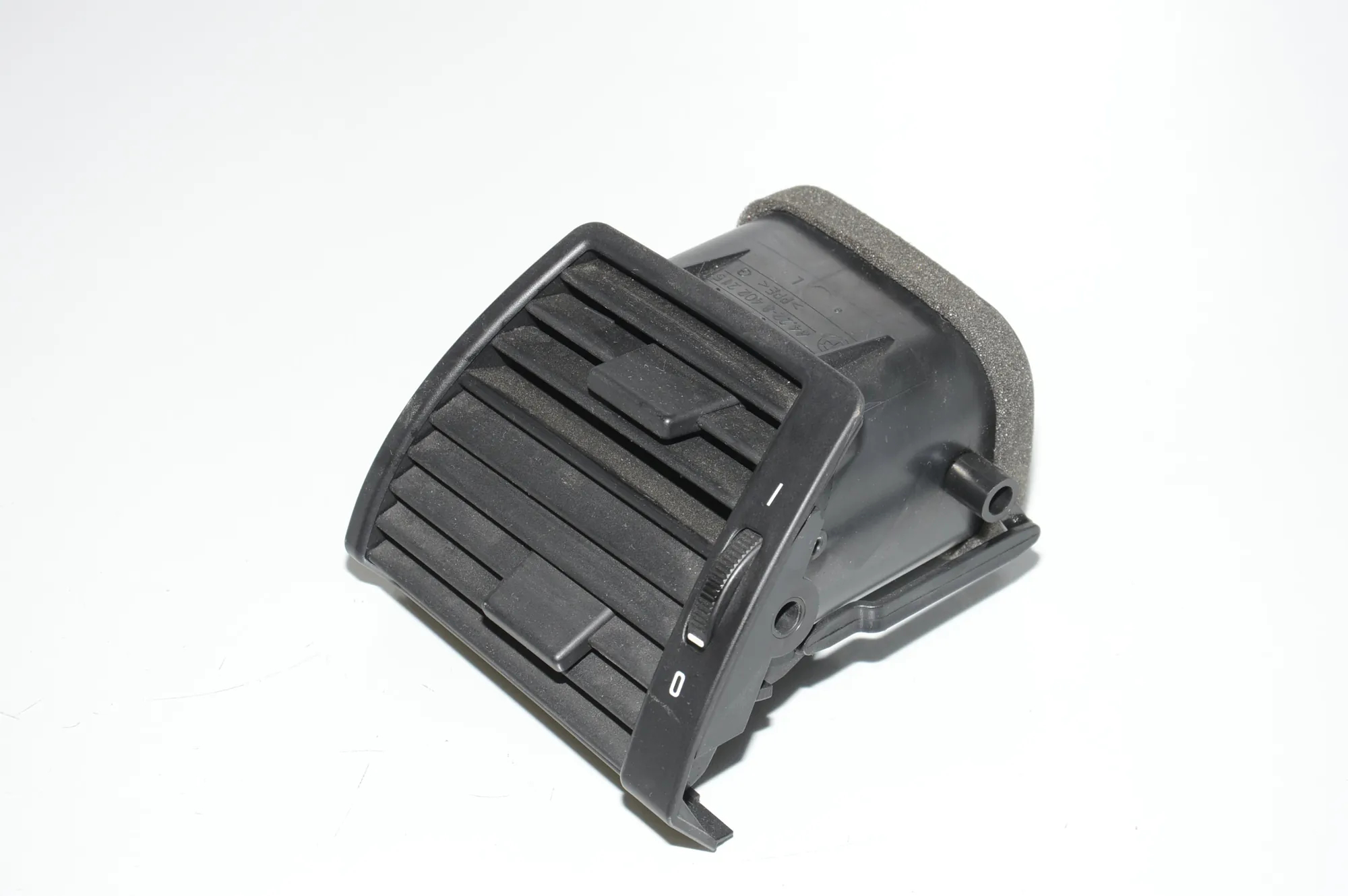 Dashboard Air Vents – OEM 64228402215 · BMW X5 (E53) 4.6 is 2003 – 2