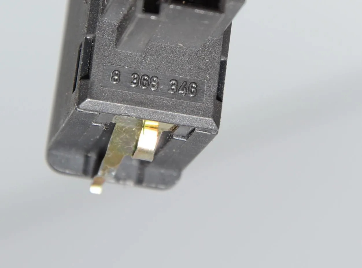 USB/AUX-In Socket Port – OEM 61318368346 · BMW X5 (E53) 4.6 is 2003 – 5