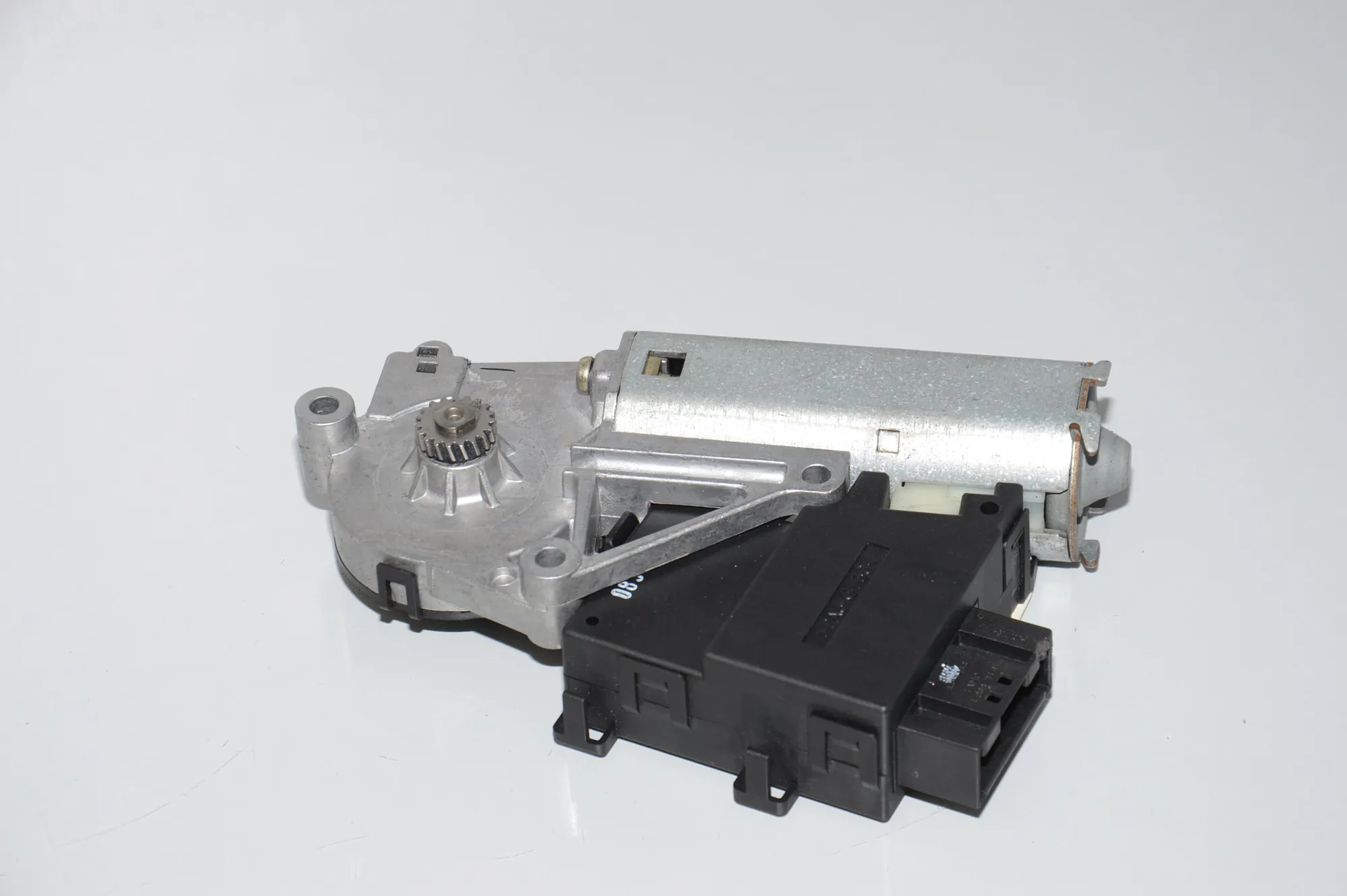 Sunroof Control Module – OEM 67618381480 · BMW X5 (E53) 4.6 is 2003 – 3