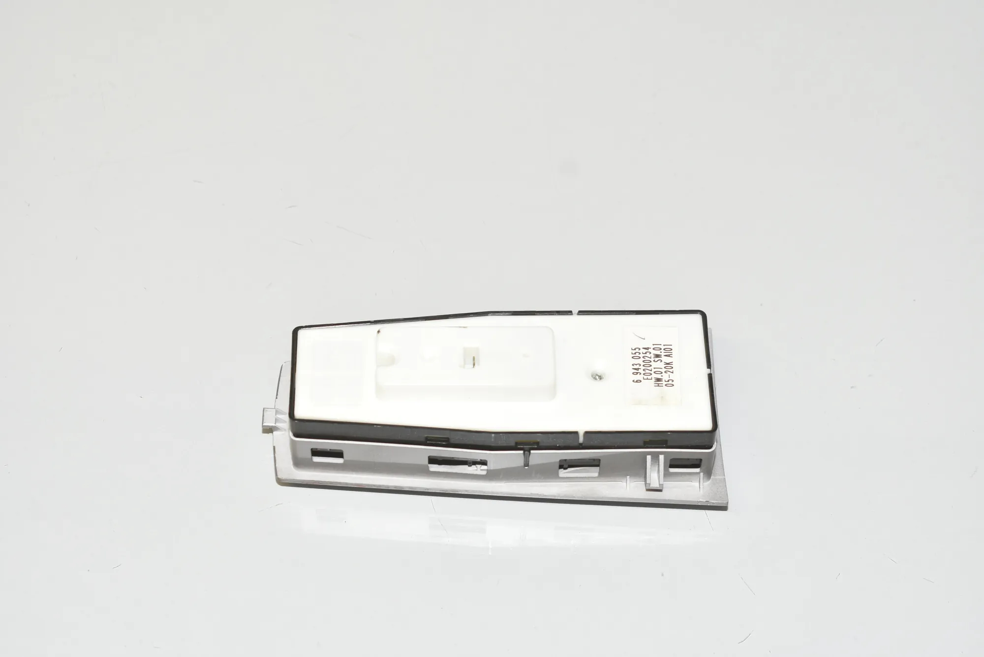 Front Left Door Window Switch – OEM 6943055 · BMW 7 (E65, E66, E67) 730 Ld 2005 – 3