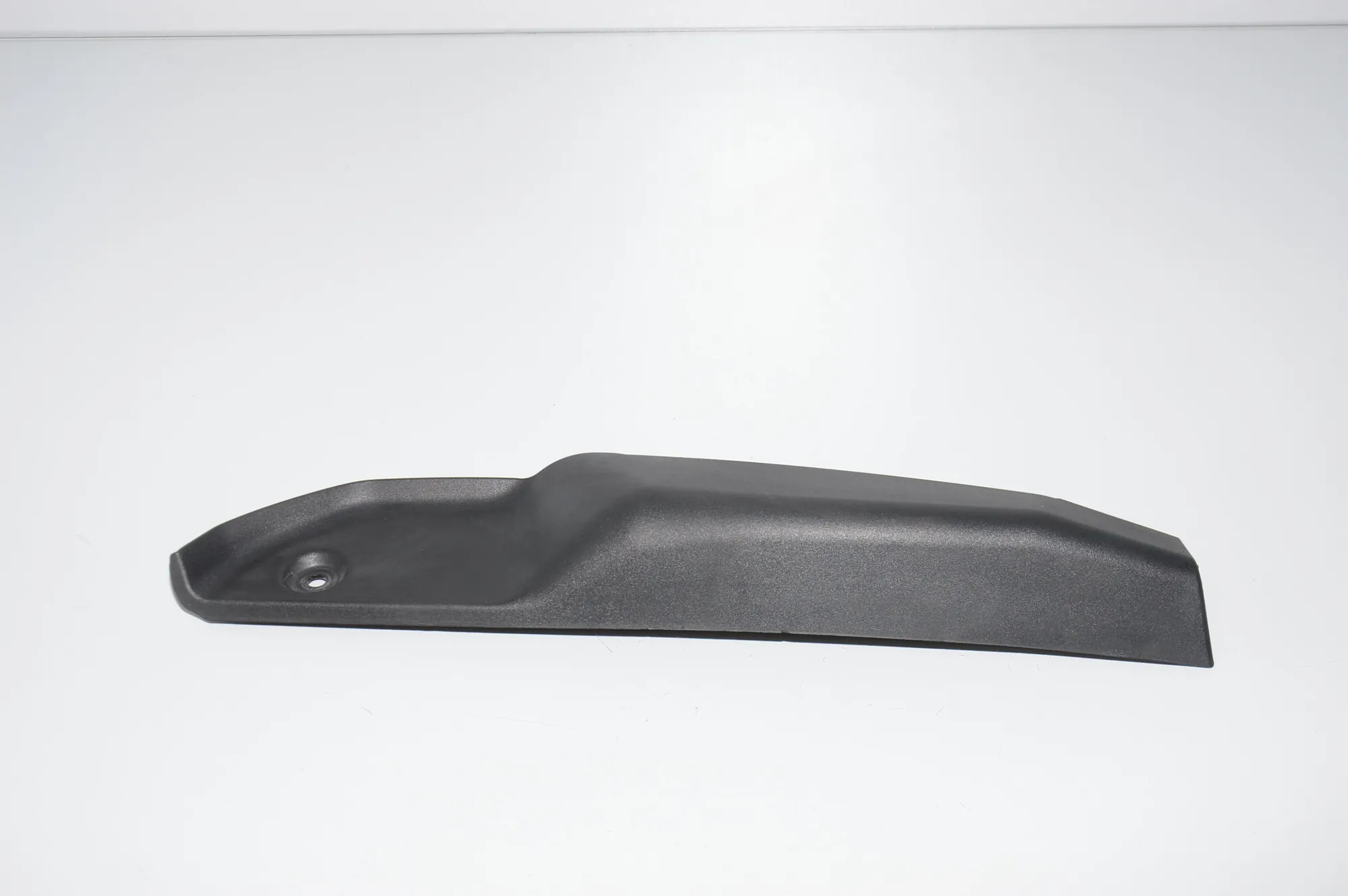 Rear Left Tail Light Trim – OEM 63217224229 · BMW 5 Gran Turismo (F07) 530 d 2010