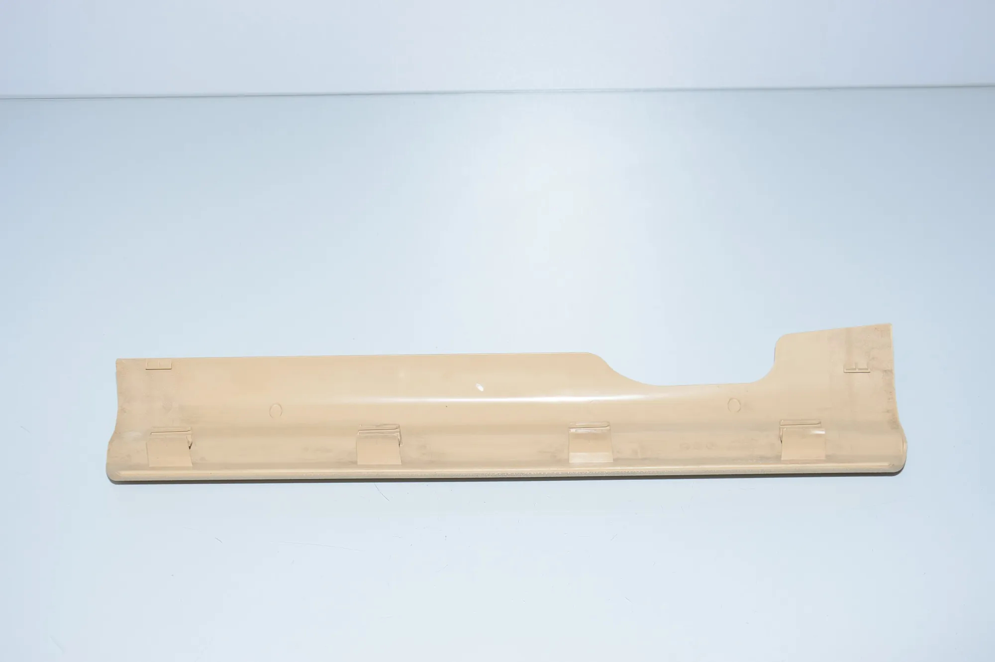 Front Right Interior Step Trim – OEM 9138916 · BMW 5 Gran Turismo (F07) 530 d 2010 – 8
