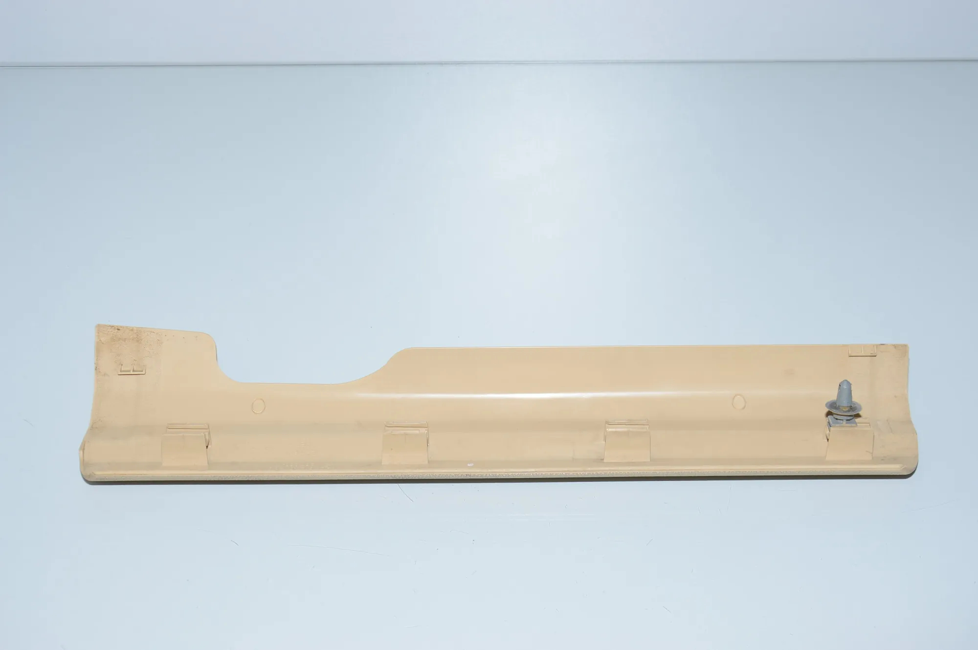 Front Left Interior Step Trim – OEM 9138915 · BMW 5 Gran Turismo (F07) 530 d 2010 – 8