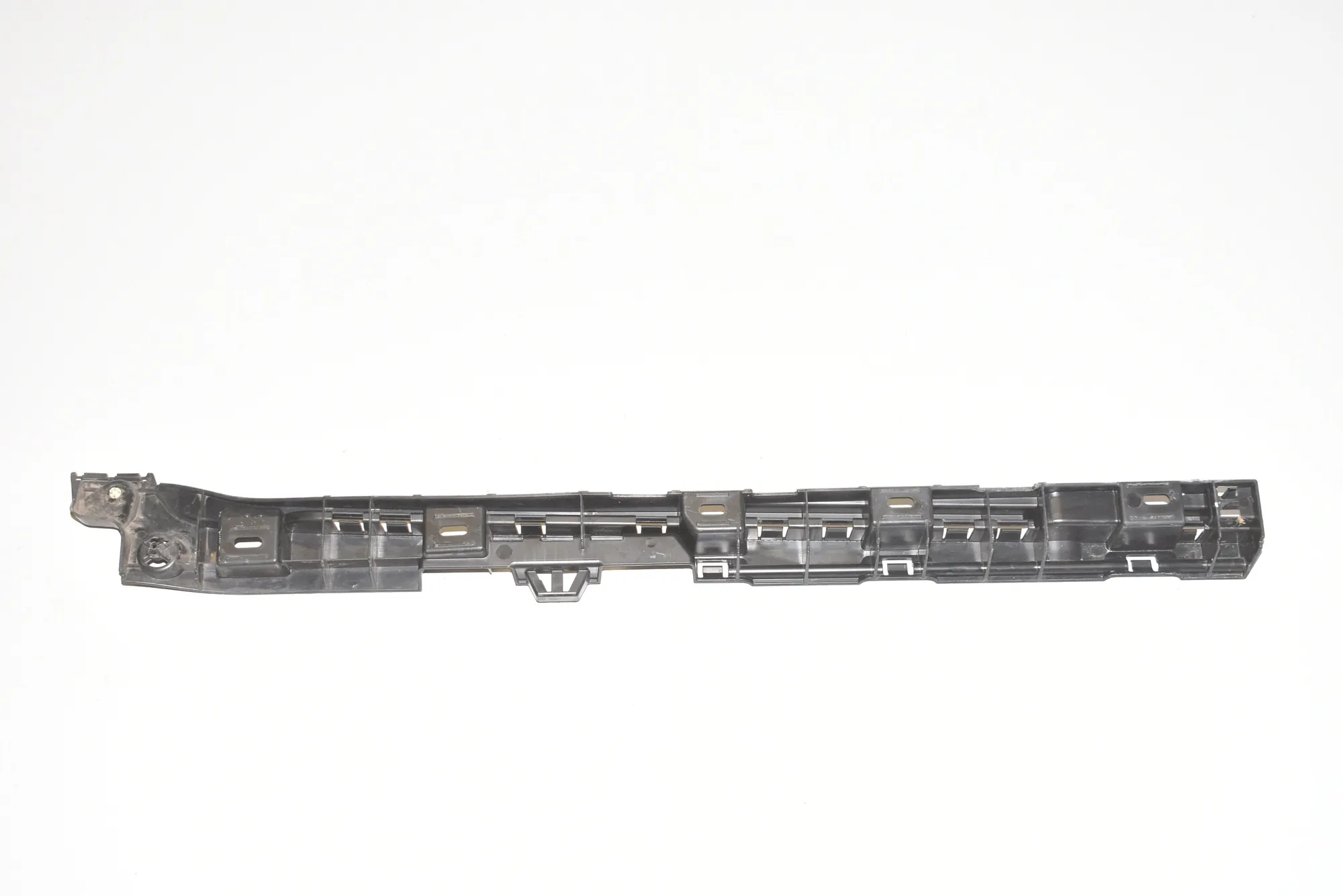 Sideskirt Bracket – OEM 51777204021 · BMW 5 (F10) 525 d 2010 – 3