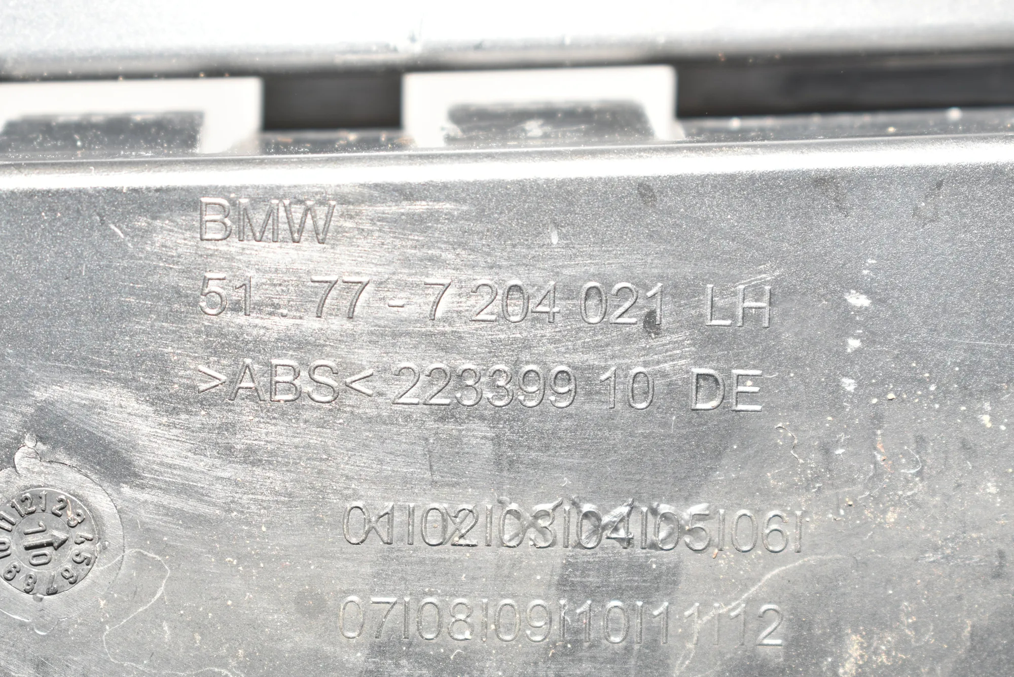 Sideskirt Bracket – OEM 51777204021 · BMW 5 (F10) 525 d 2010 – 4