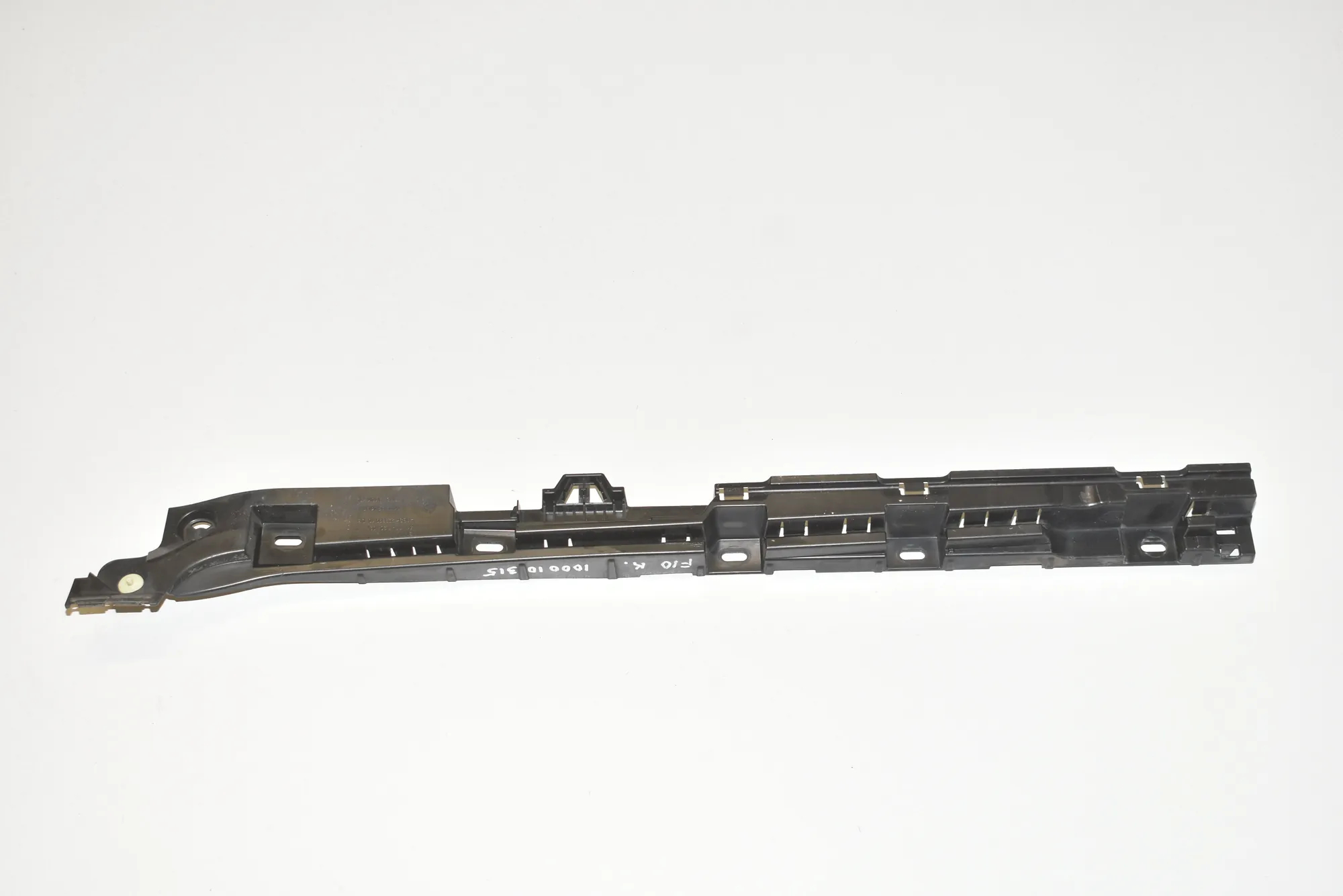Sideskirt Bracket – OEM 51777204021 · BMW 5 (F10) 525 d 2010 – 2