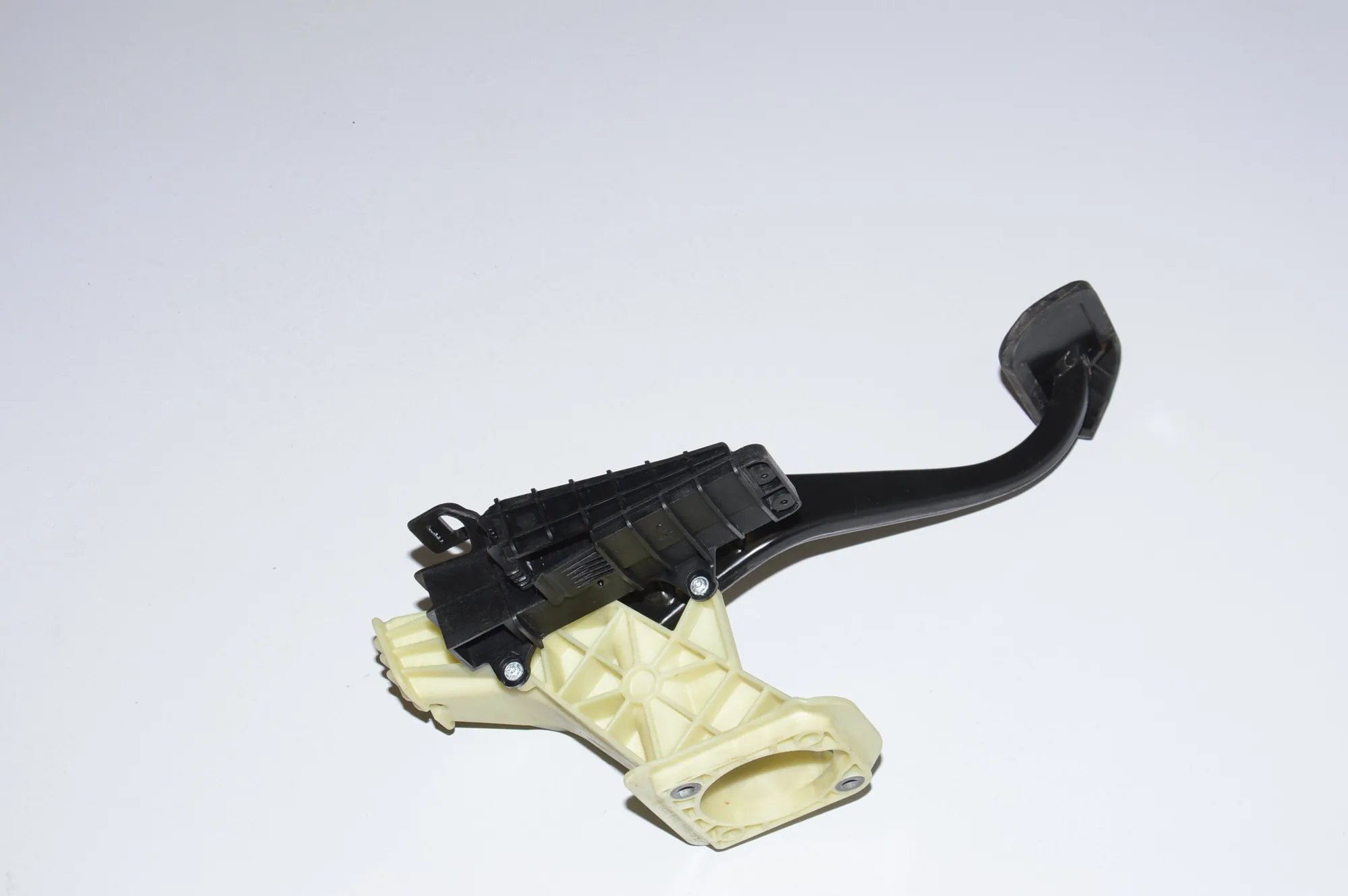 Brake Pedal – OEM 6775368 · BMW 5 Gran Turismo (F07) 530 d 2010 – 4