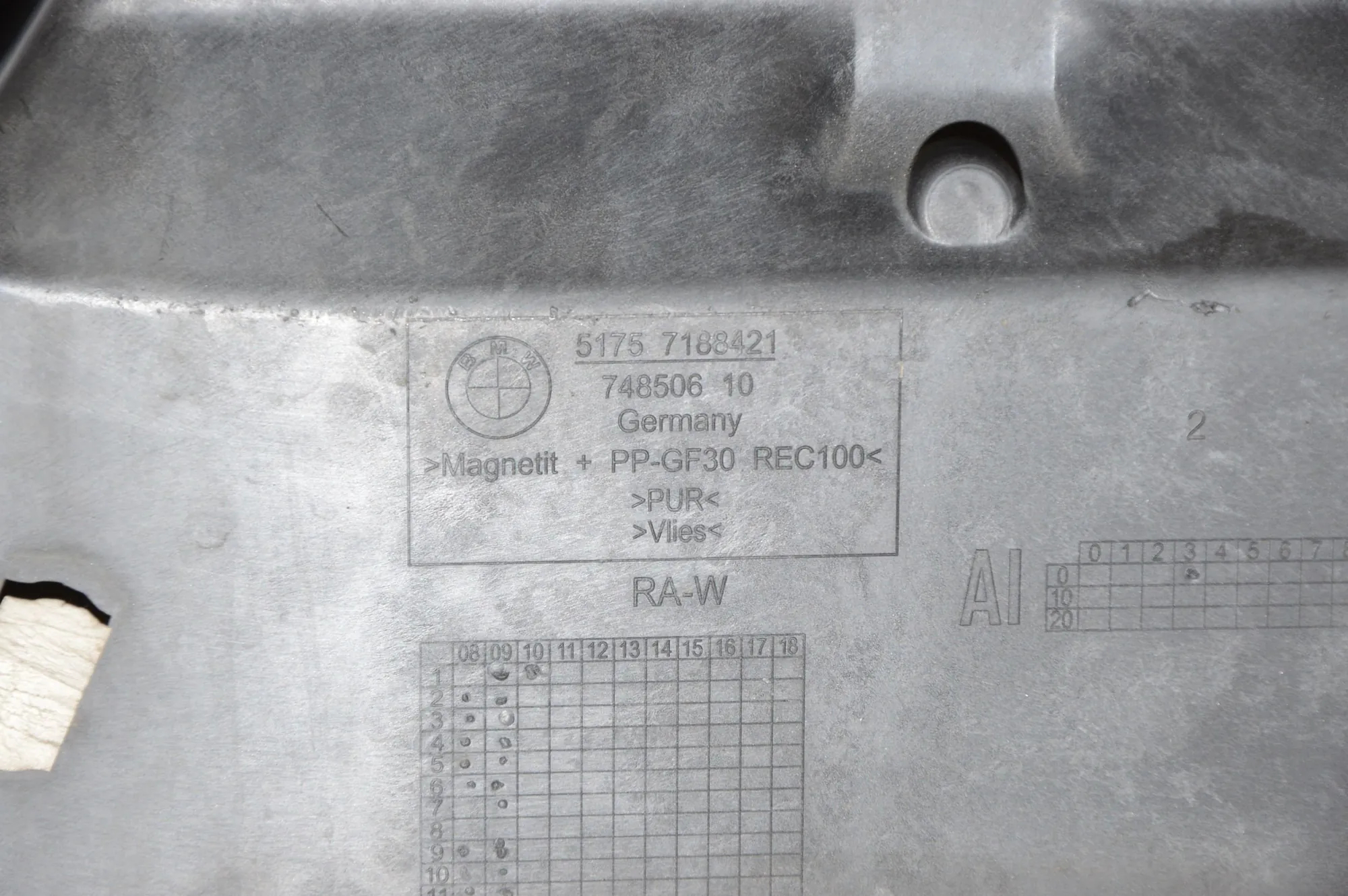 Other Body Parts – OEM 7188421 · BMW 5 Gran Turismo (F07) 530 d 2010 – 5