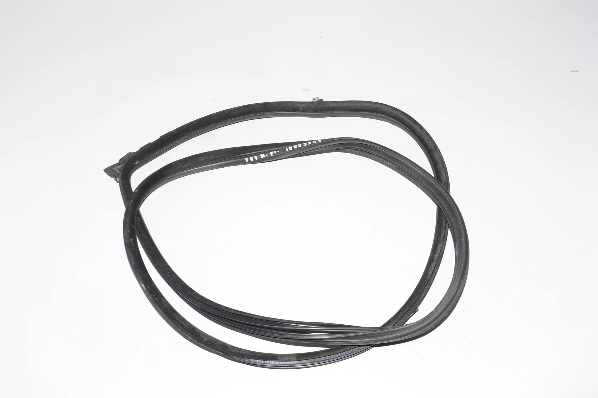 Front Right Door Seal Rubber – OEM 7196350 · BMW 5 Gran Turismo (F07) 530 d 2010