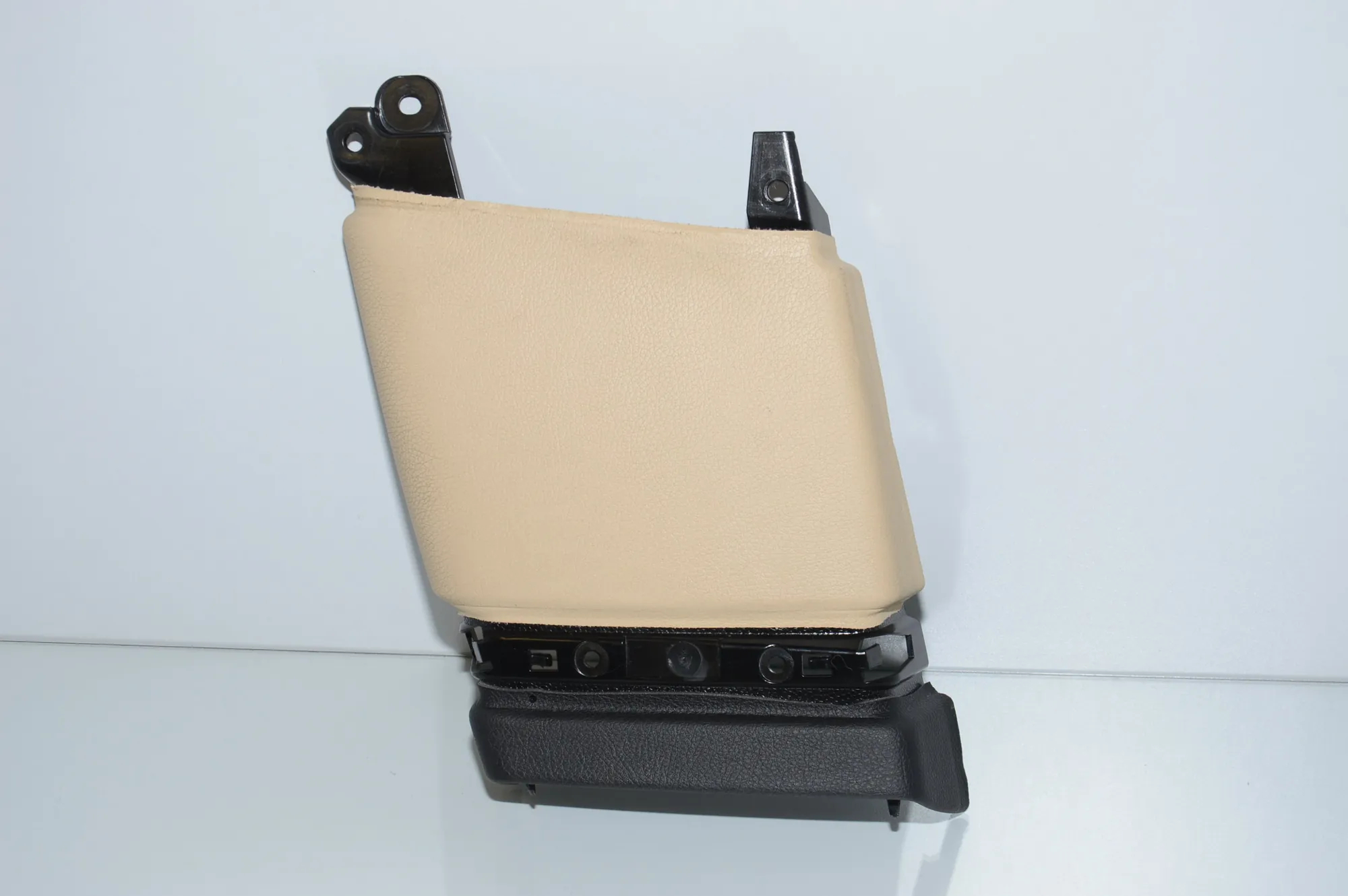 Left Side B Pillar Trim – OEM 1751600 · BMW 5 Gran Turismo (F07) 530 d 2010