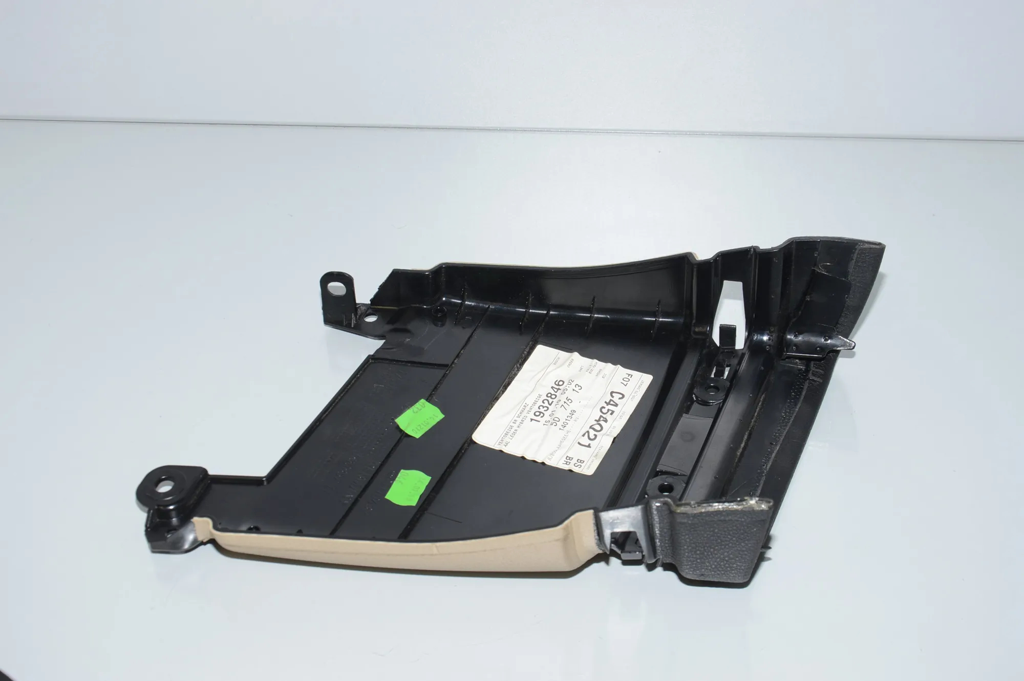 Right Side B Pillar Trim – OEM 1751601 · BMW 5 Gran Turismo (F07) 530 d 2010 – 5