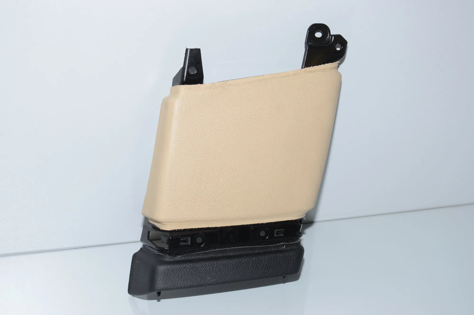 Right Side B Pillar Trim – OEM 1751601 · BMW 5 Gran Turismo (F07) 530 d 2010 – 2