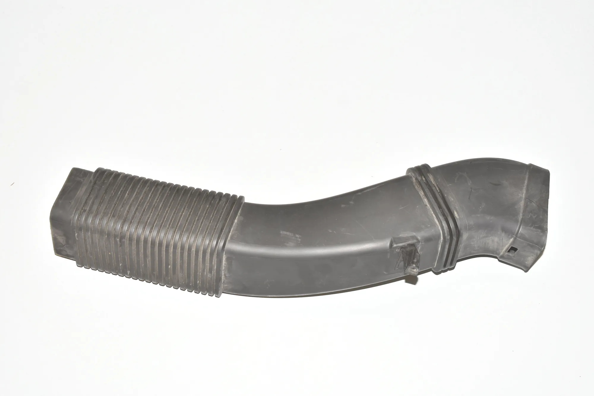 Air Intake Tube – OEM 13717811597 · BMW 5 Gran Turismo (F07) 530 d 2010 – 2