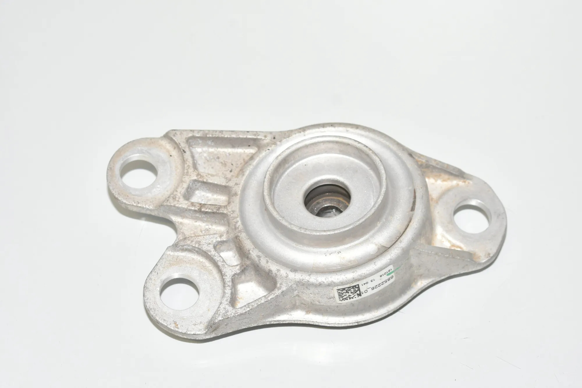 Rear Right Shock Absorber Bracket – OEM 6852228 · BMW i3 (I01) Electric 2018