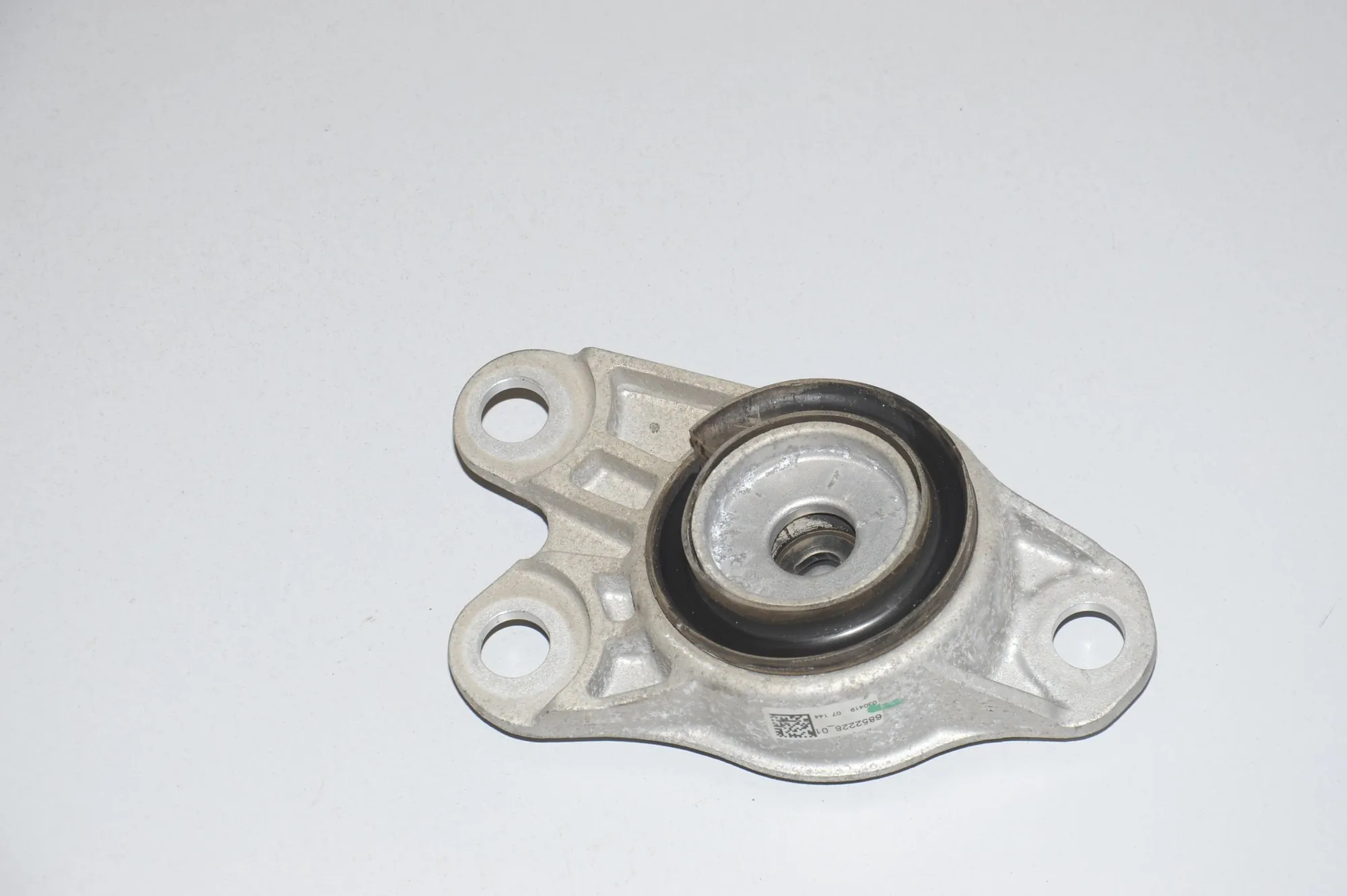 Rear Right Shock Absorber Bracket – OEM 33506852228 · BMW i3 (I01) Electric 2019 – 4