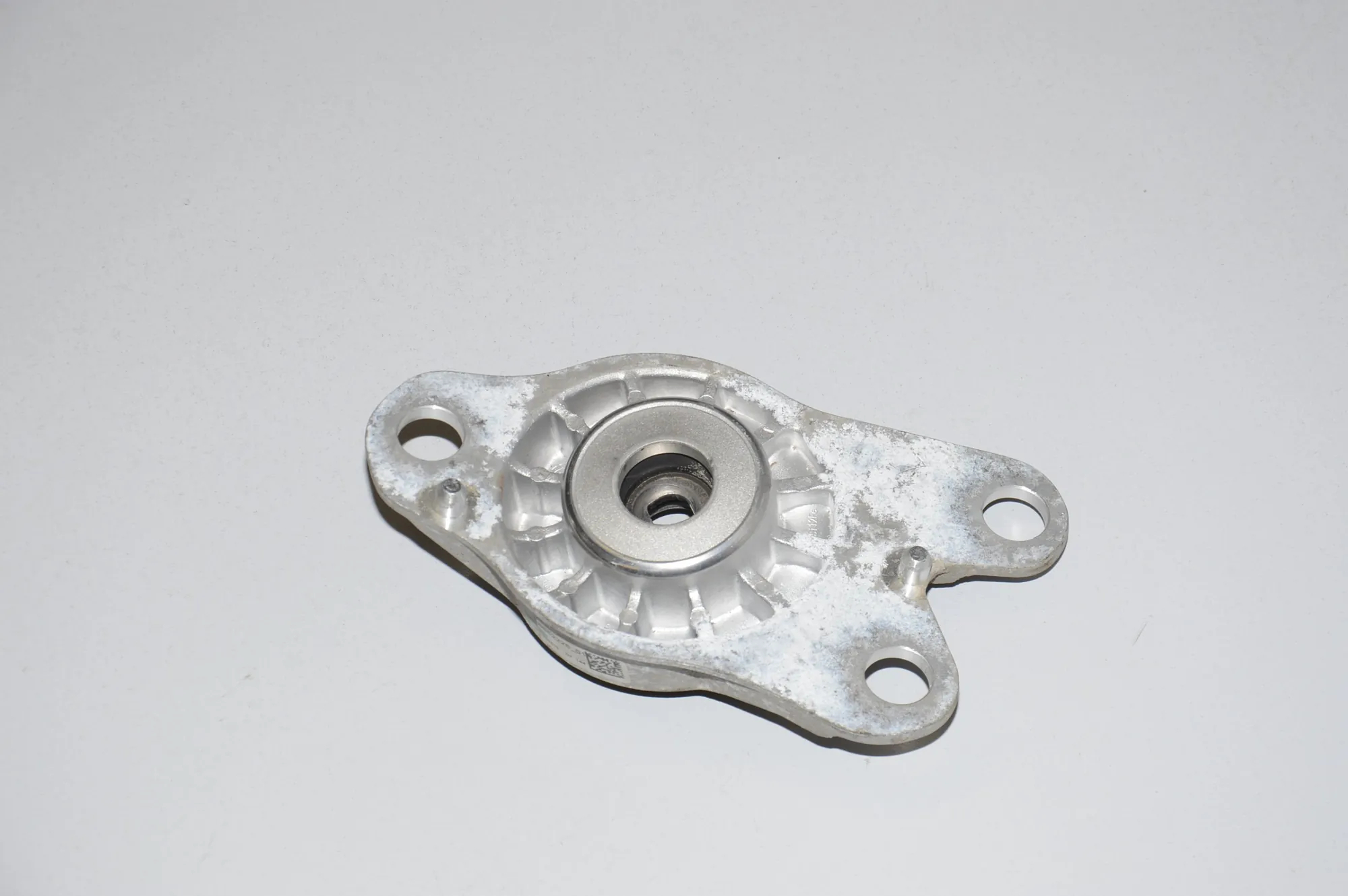Rear Right Shock Absorber Bracket – OEM 33506852228 · BMW i3 (I01) Electric 2019 – 2