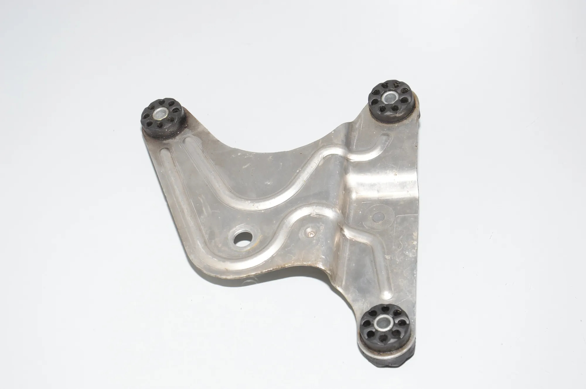 ABS Pump Holder – OEM 6797679 · BMW 5 (F10) 530 d 2014 – 2