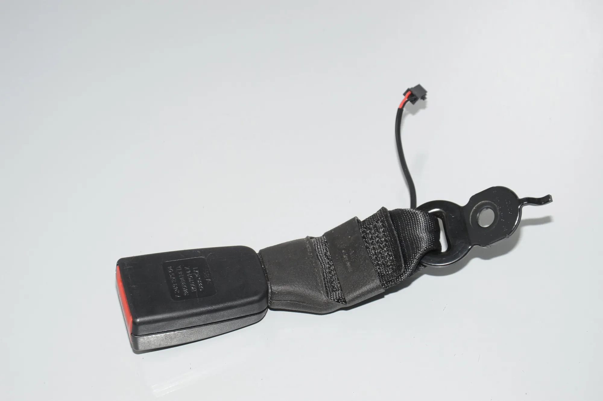 Rear Middle Seat Buckle – OEM 72117243275 · BMW 5 (F10) 530 d 2014 – 5