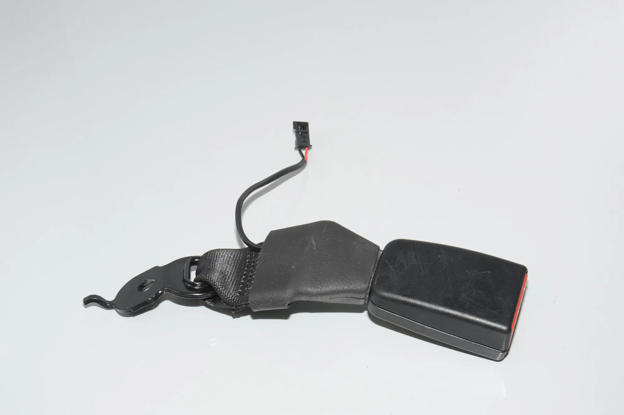Rear Middle Seat Buckle – OEM 72117243275 · BMW 5 (F10) 530 d 2014 – 4