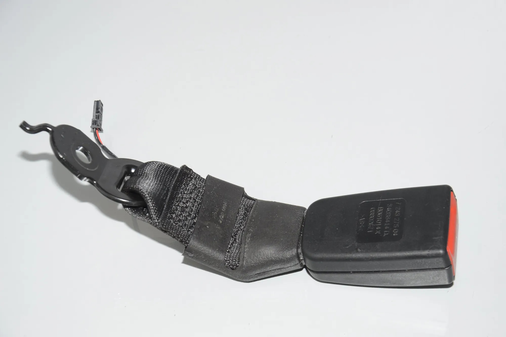Rear Middle Seat Buckle – OEM 72117243275 · BMW 5 (F10) 530 d 2014 – 2
