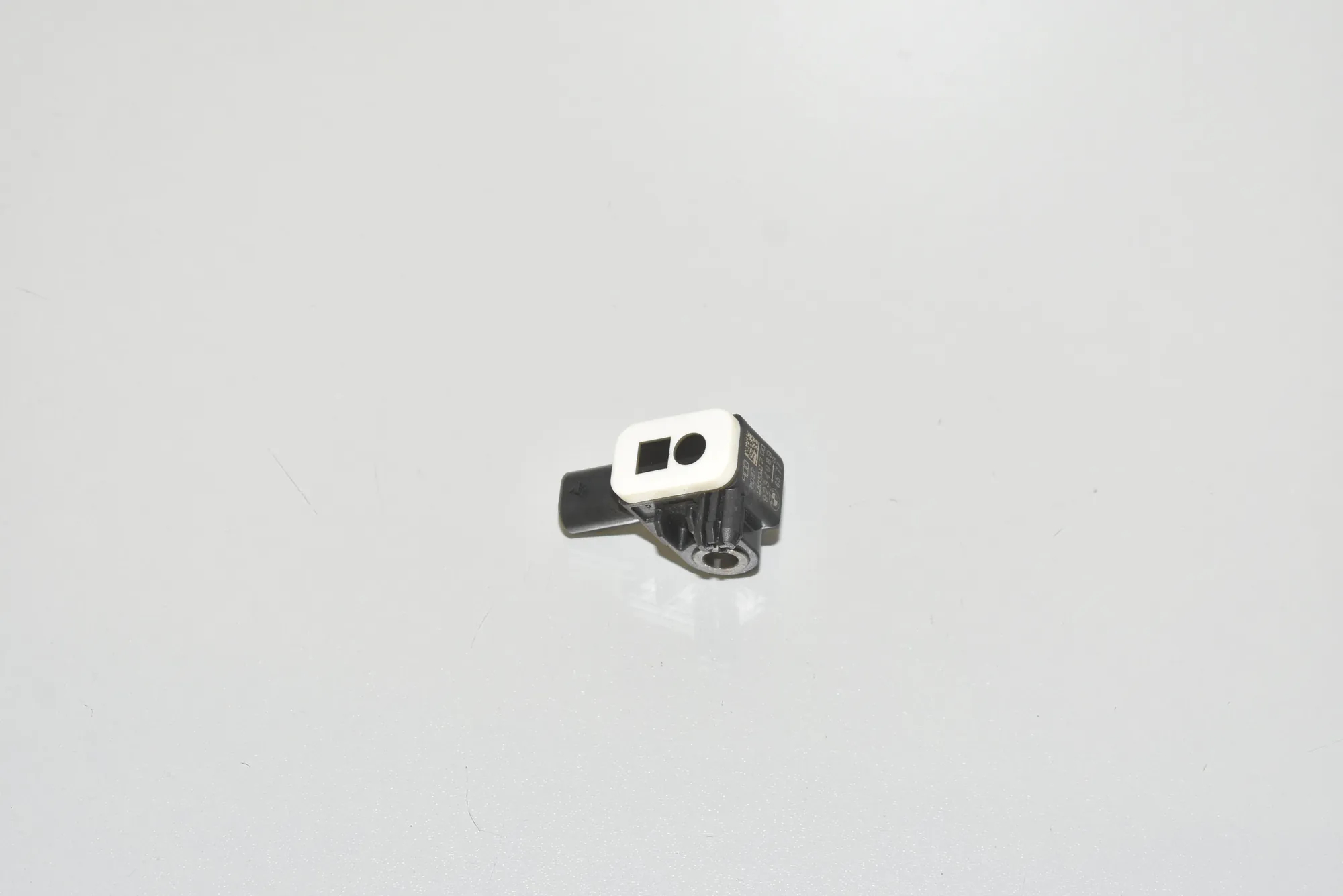 Front Right Impact Sensor – OEM 9234989 · BMW 4 Gran Coupe (F36) 430 d 2018 – 3