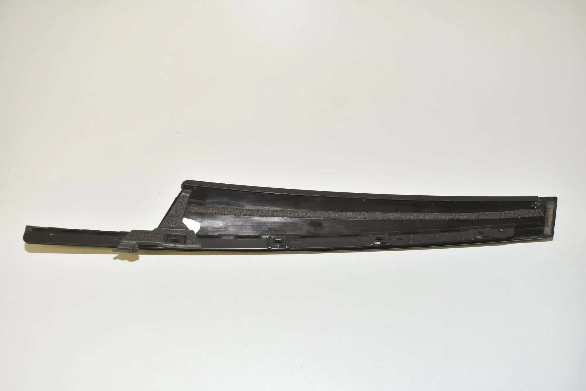 Front Left Door Vertical Trim – OEM 7373921 · BMW 2 Active Tourer (F45) 218 d 2017 – 3