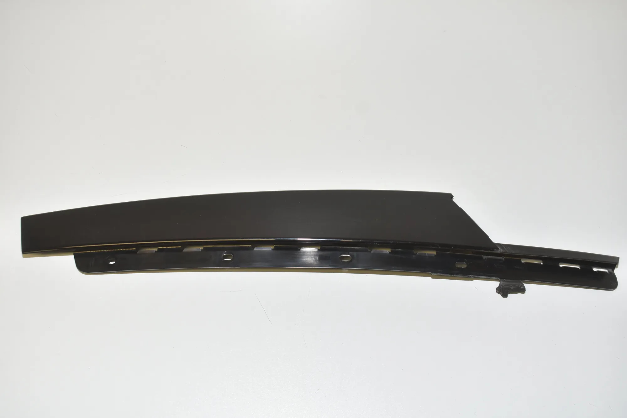 Front Left Door Vertical Trim – OEM 7373921 · BMW 2 Active Tourer (F45) 218 d 2017