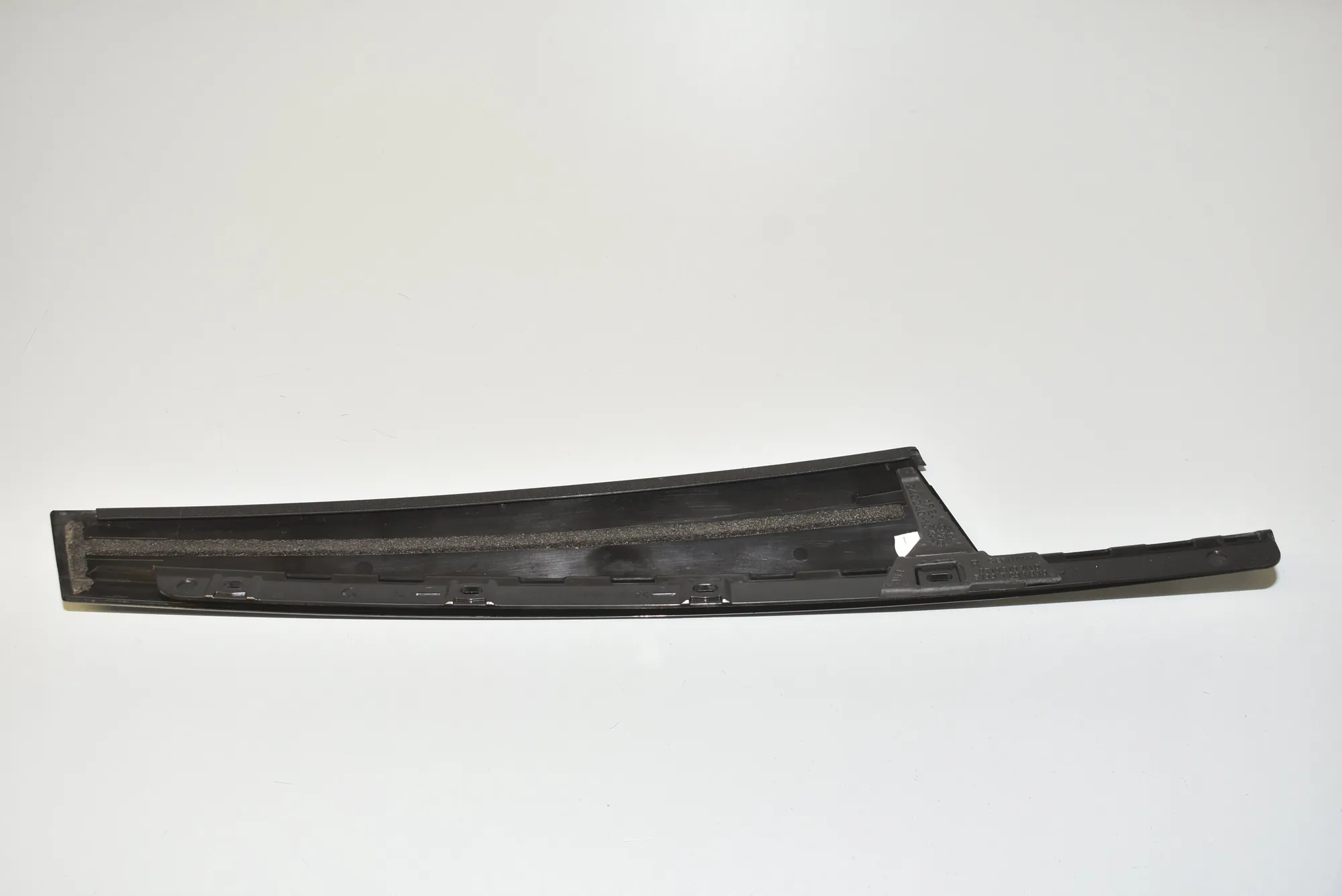 Front Right Door Vertical Trim – OEM 7373922 · BMW 2 Active Tourer (F45) 218 d 2017 – 3