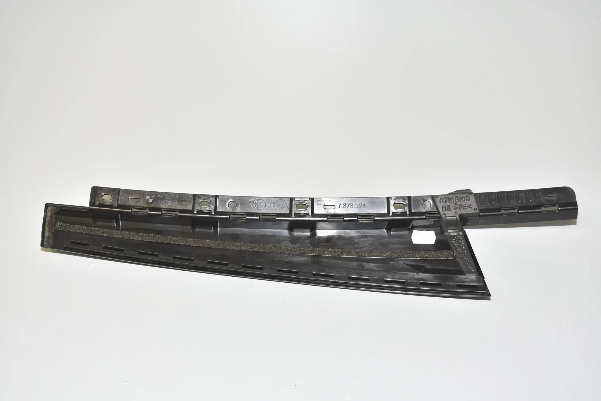 Rear Right Door Vertical Trim – OEM 7373924 · BMW 2 Active Tourer (F45) 218 d 2017 – 3