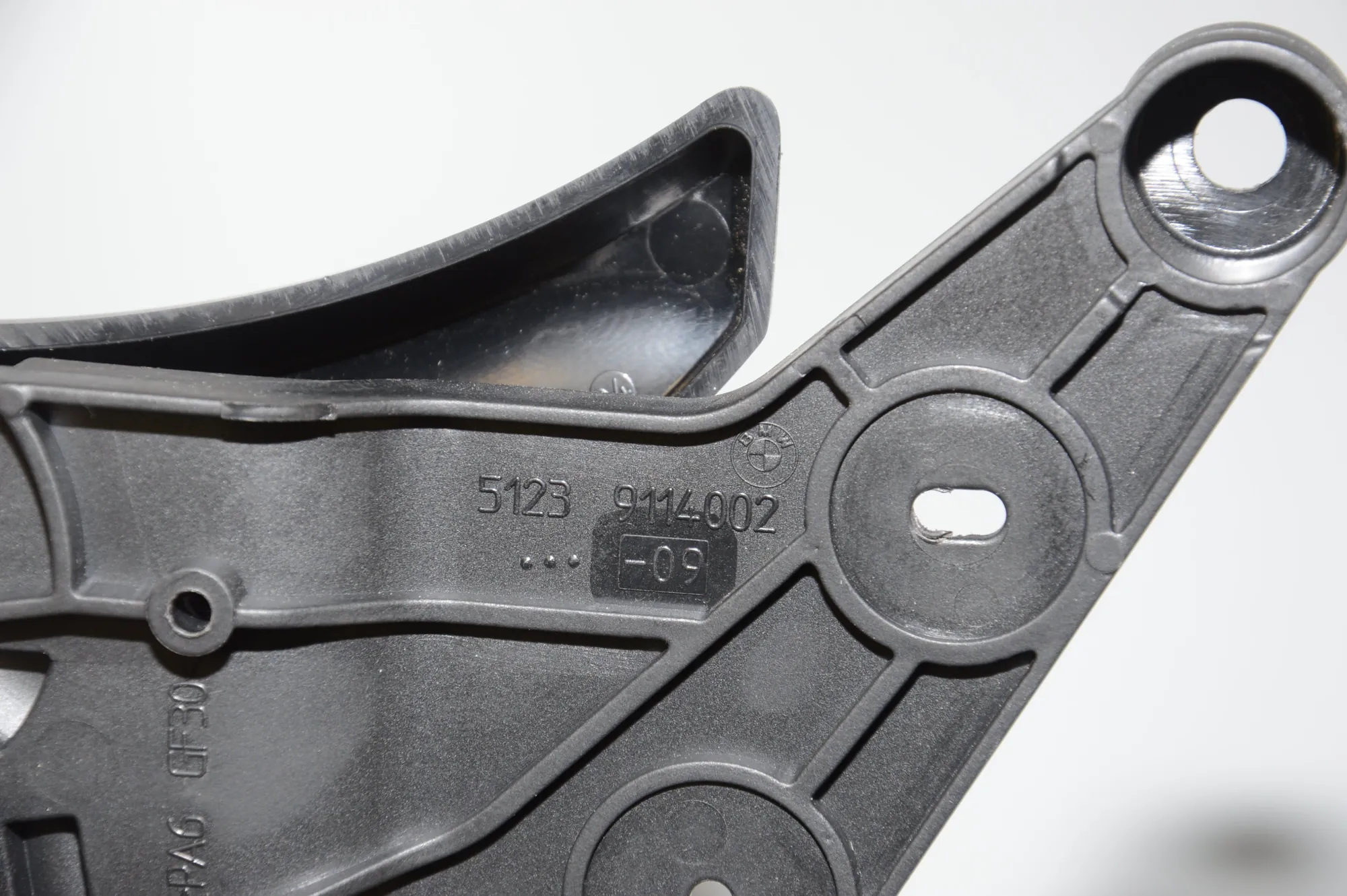 Bonnet Release Handle – OEM 51239114002 · BMW 5 (F10) 530 d 2014 – 6