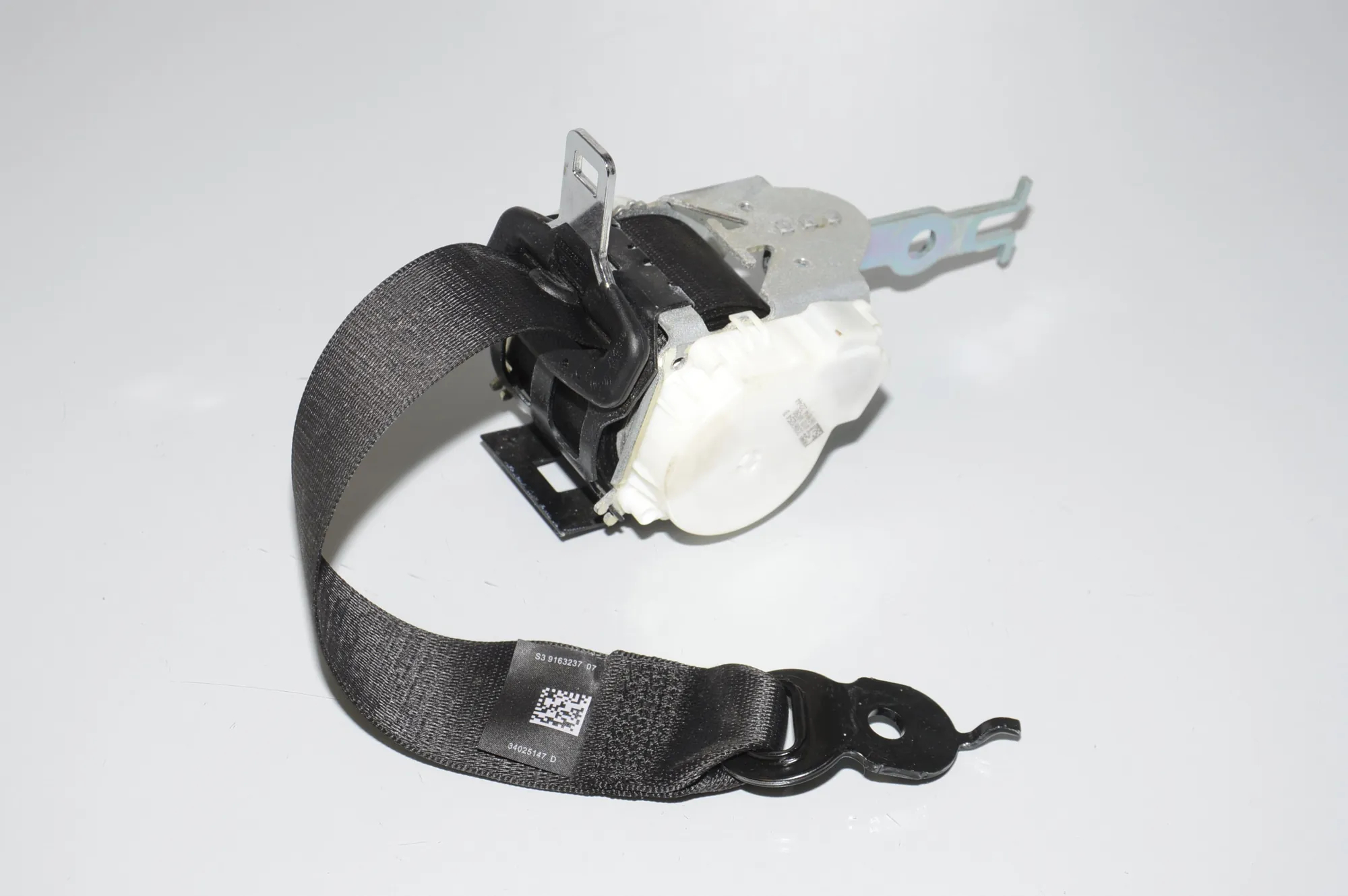 Rear Left Seatbelt – OEM 72119163237 · BMW 5 (F10) 530 d 2014 – 3