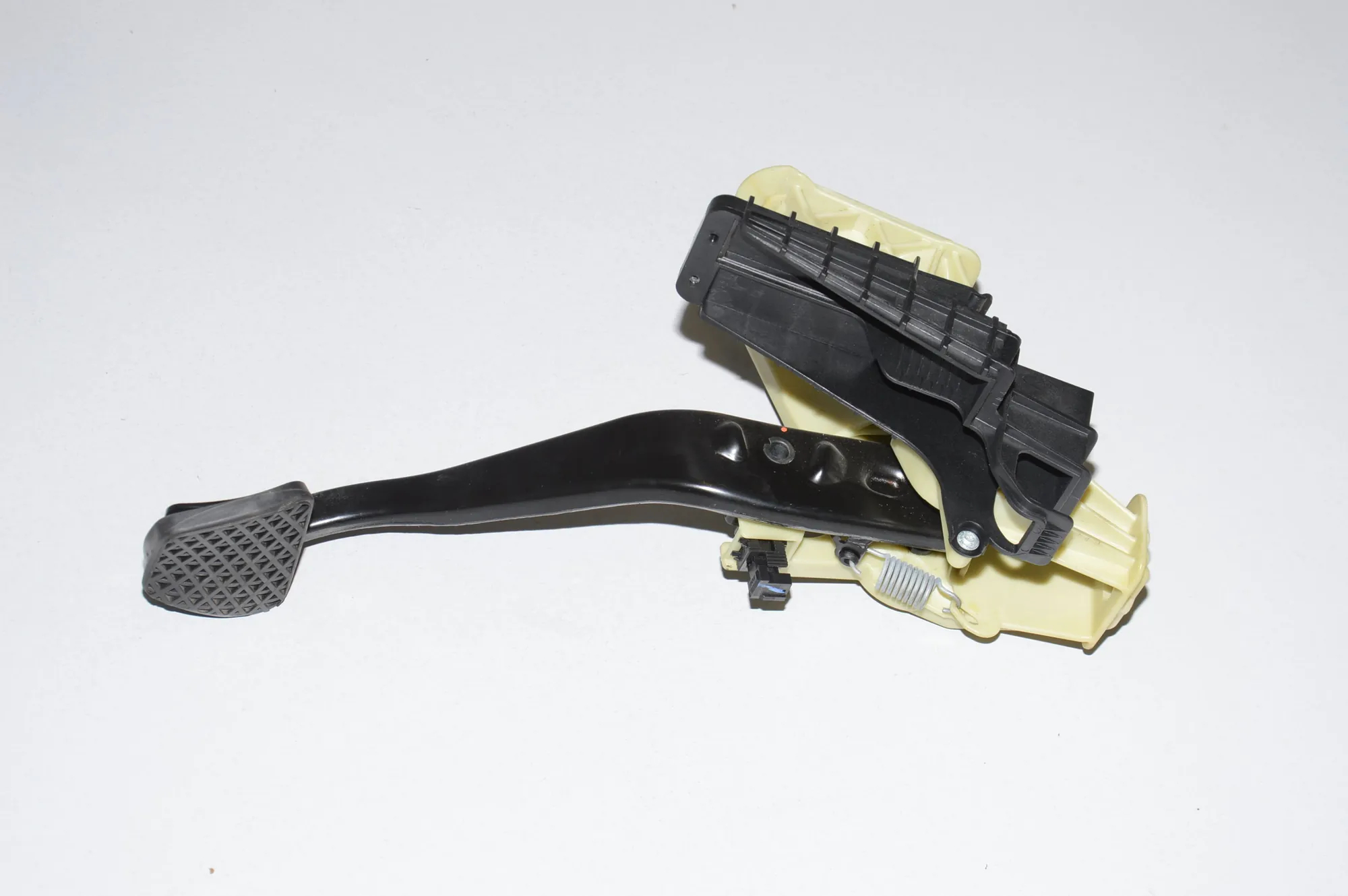 Brake Pedal – OEM 61359144253 · BMW 5 (F10) 530 d 2014 – 3