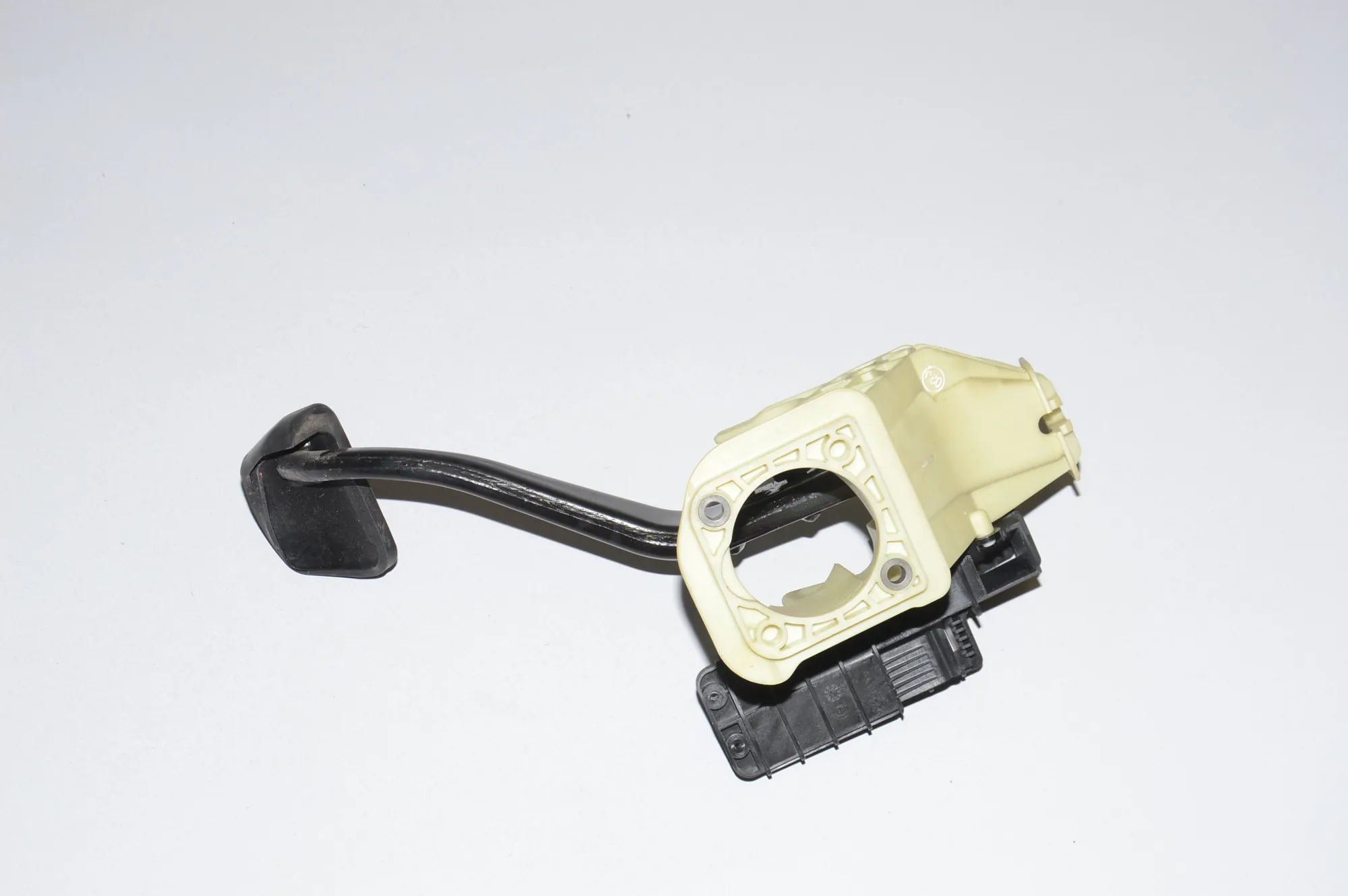 Brake Pedal – OEM 61359144253 · BMW 5 (F10) 530 d 2014 – 5