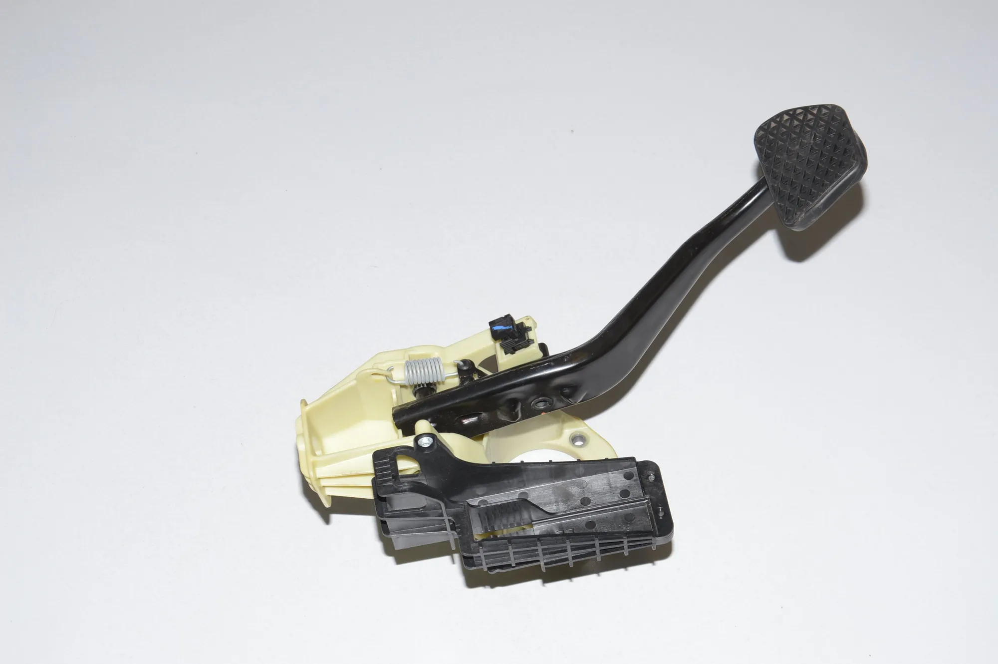 Brake Pedal – OEM 61359144253 · BMW 5 (F10) 530 d 2014 – 4