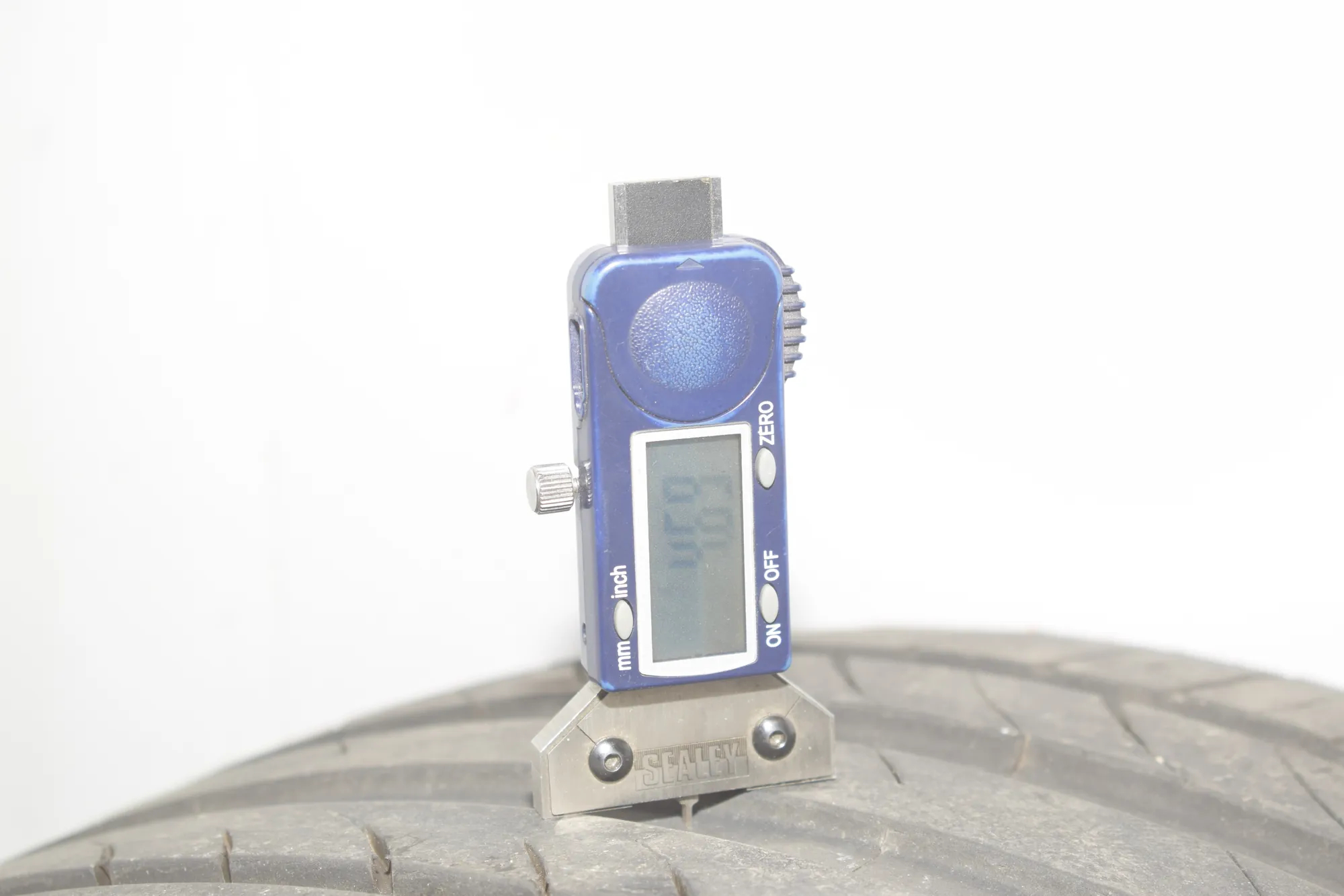 Tire · BMW 5 (F10) BMW 5 (F10) 518 d 2014 – 9