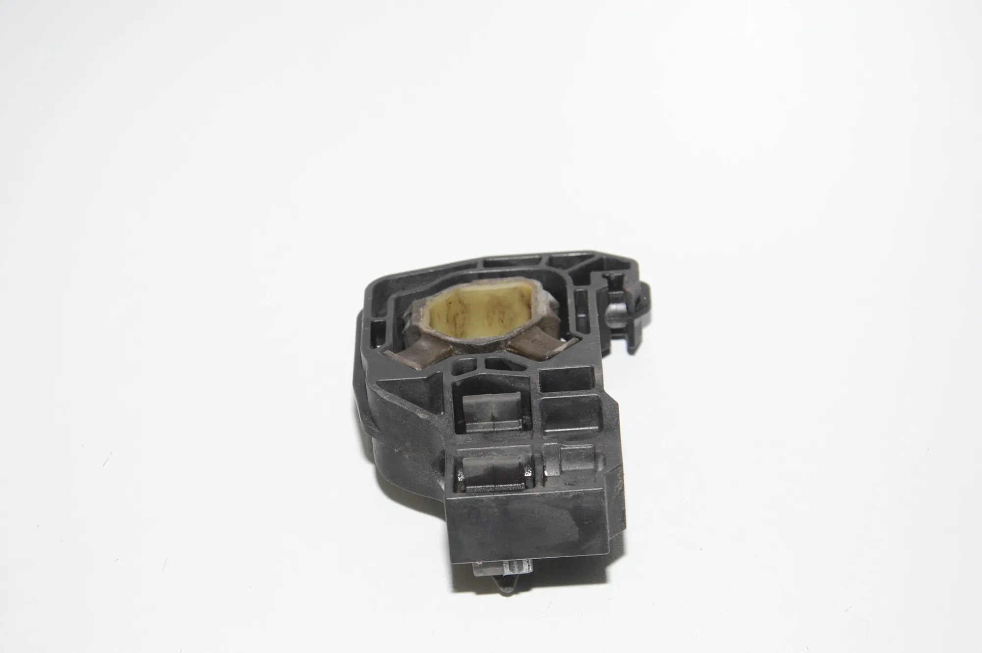 Radiator Holder – OEM 17117575247 · BMW 5 (F10) 525 d 2010 – 2