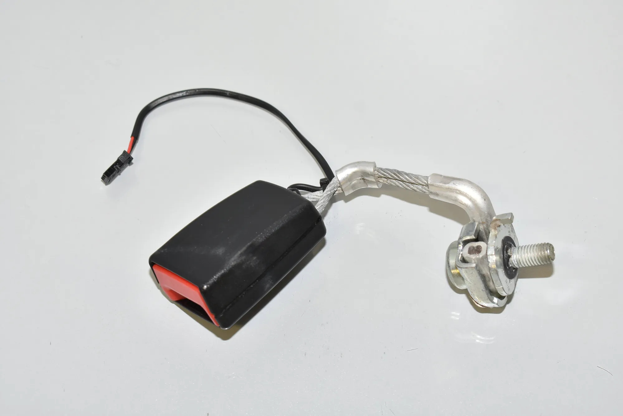 Rear Left Seat Buckle – OEM 7243273 · BMW 5 (F10) 525 d 2010 – 3