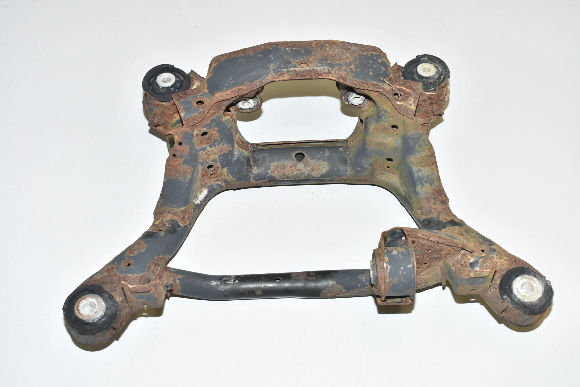 Rear Subframe – OEM 33303452188 · BMW X3 (E83) BMW X3 (E83) 3.0 i xDrive 2005 – 3