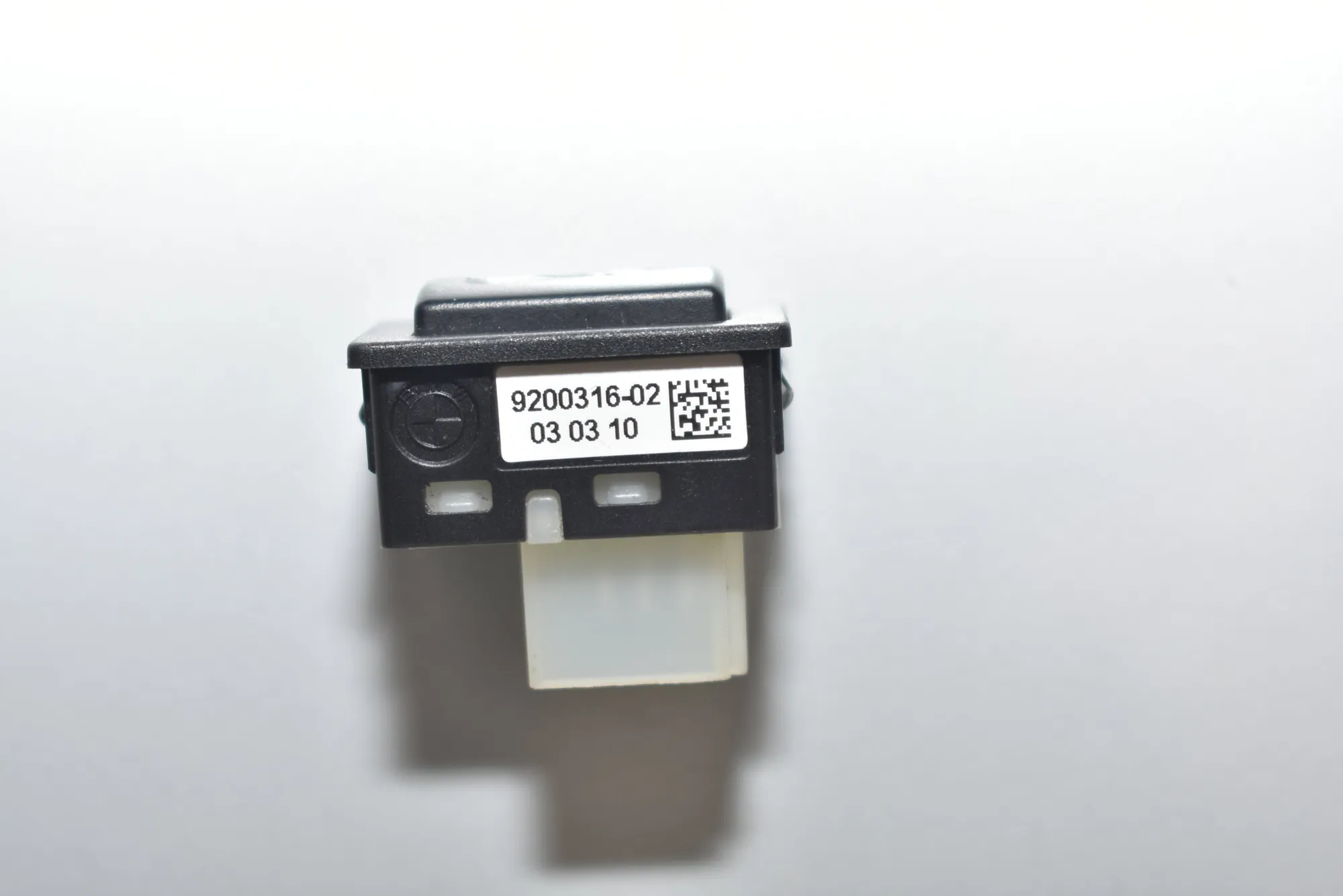 Tailgate Open Switch – OEM 61319200316 · BMW 5 (F10) 525 d 2010 – 4