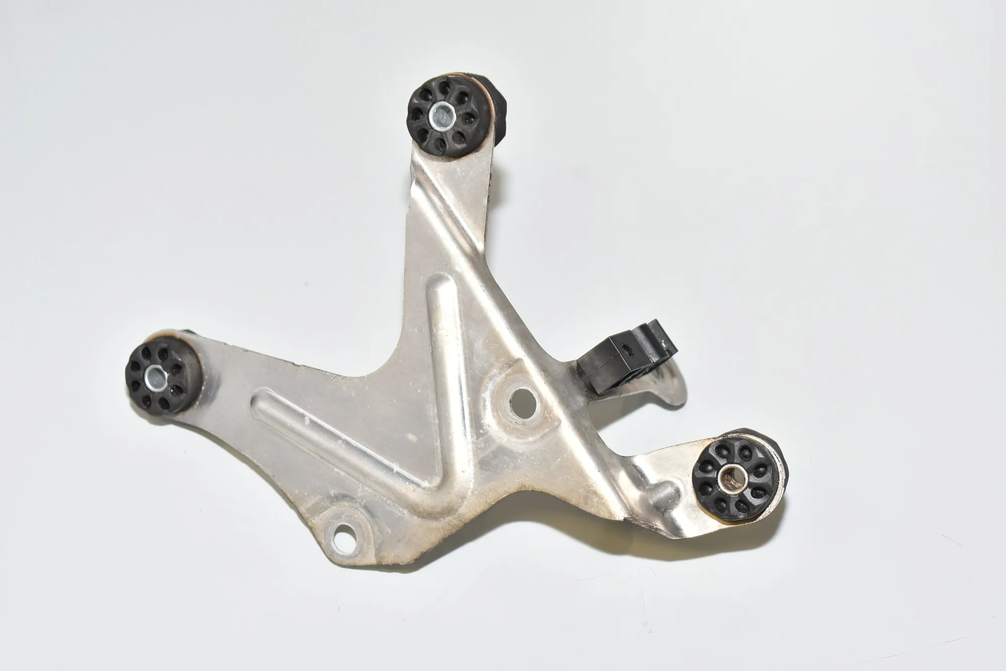 ABS Pump Holder – OEM 6775355 · BMW 5 (F10) 525 d 2010 – 3