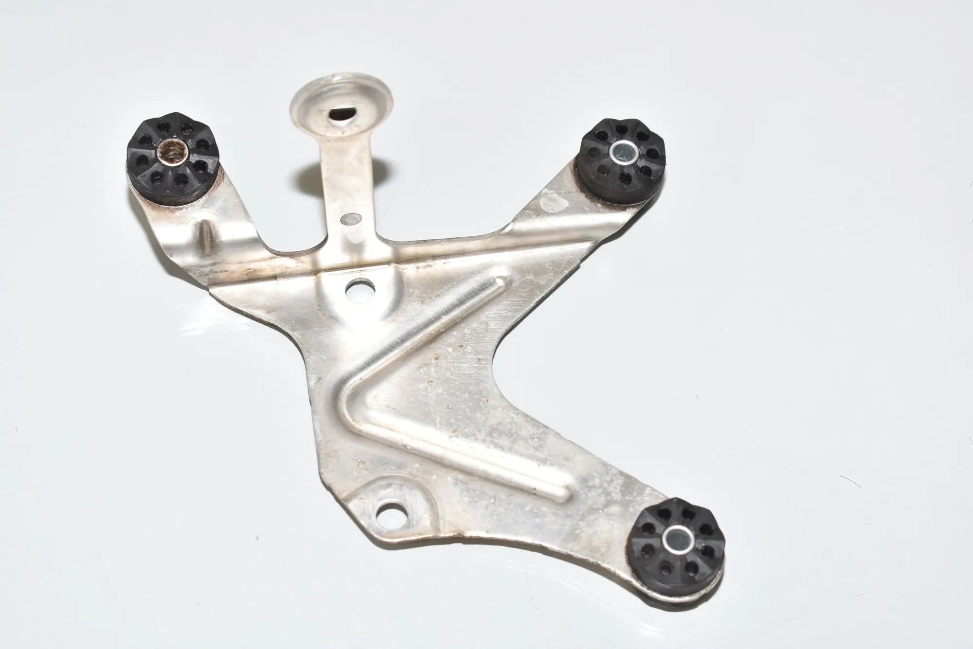 ABS Pump Holder – OEM 6775355 · BMW 5 (F10) 525 d 2010 – 2