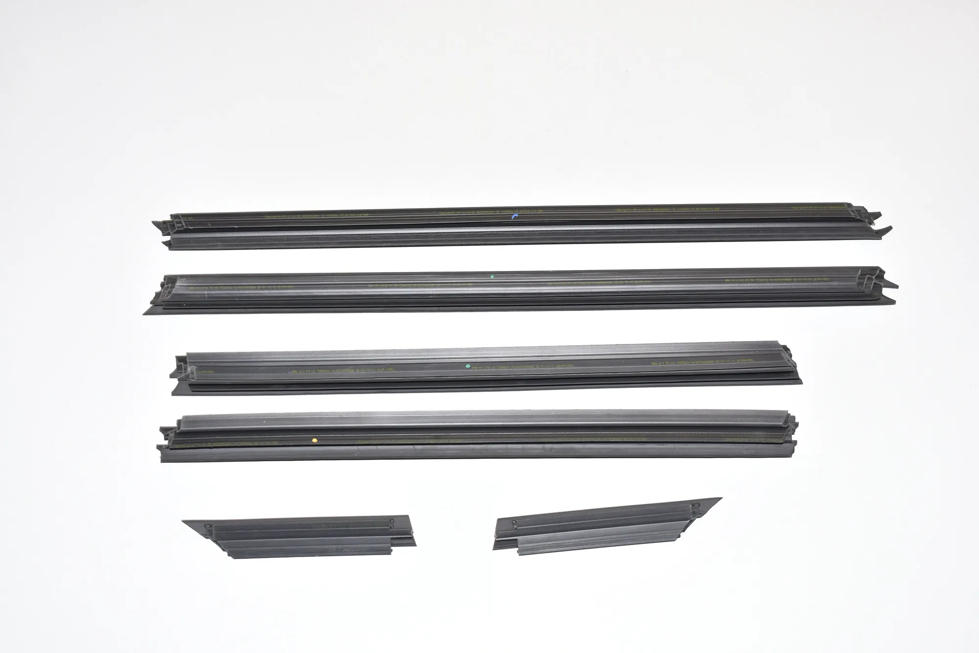 Front Left Door Window Strip – OEM 7380534 · BMW 7 (G11, G12) BMW 7 (G11, G12) 740 d, Ld xDrive 2015 – 2