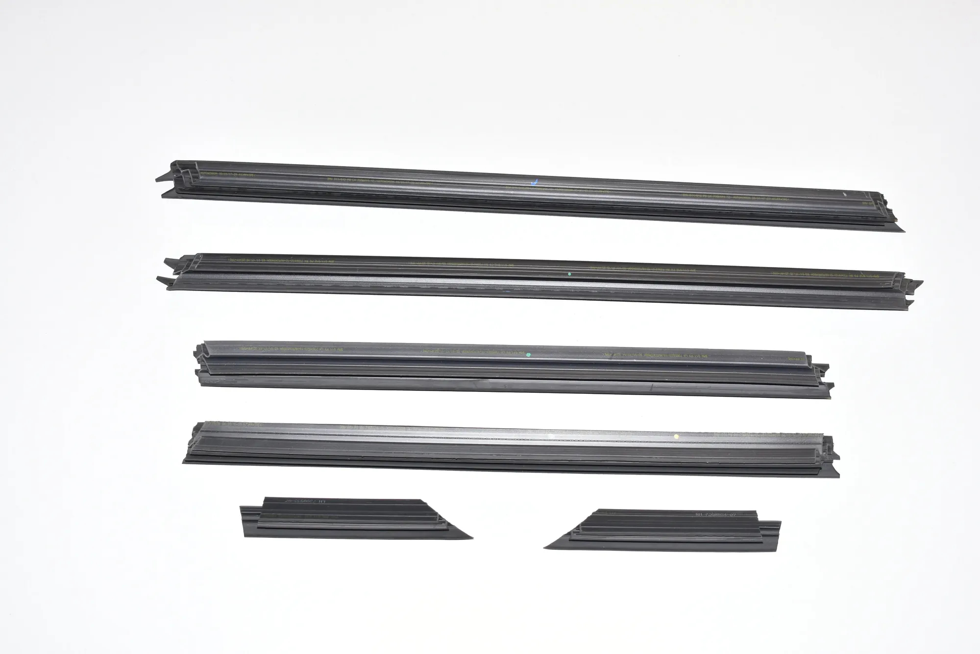 Front Left Door Window Strip – OEM 7380534 · BMW 7 (G11, G12) BMW 7 (G11, G12) 740 d, Ld xDrive 2015