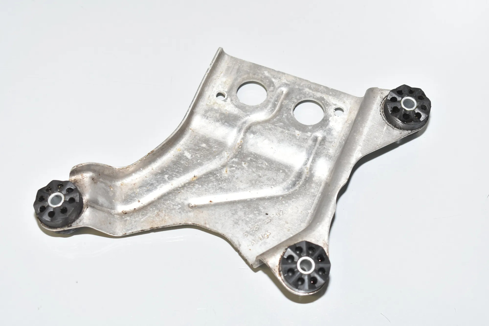 ABS Pump Holder – OEM 6861631 · BMW 6 Gran Turismo (G32) (2017 - -) 640 i 2018 – 3