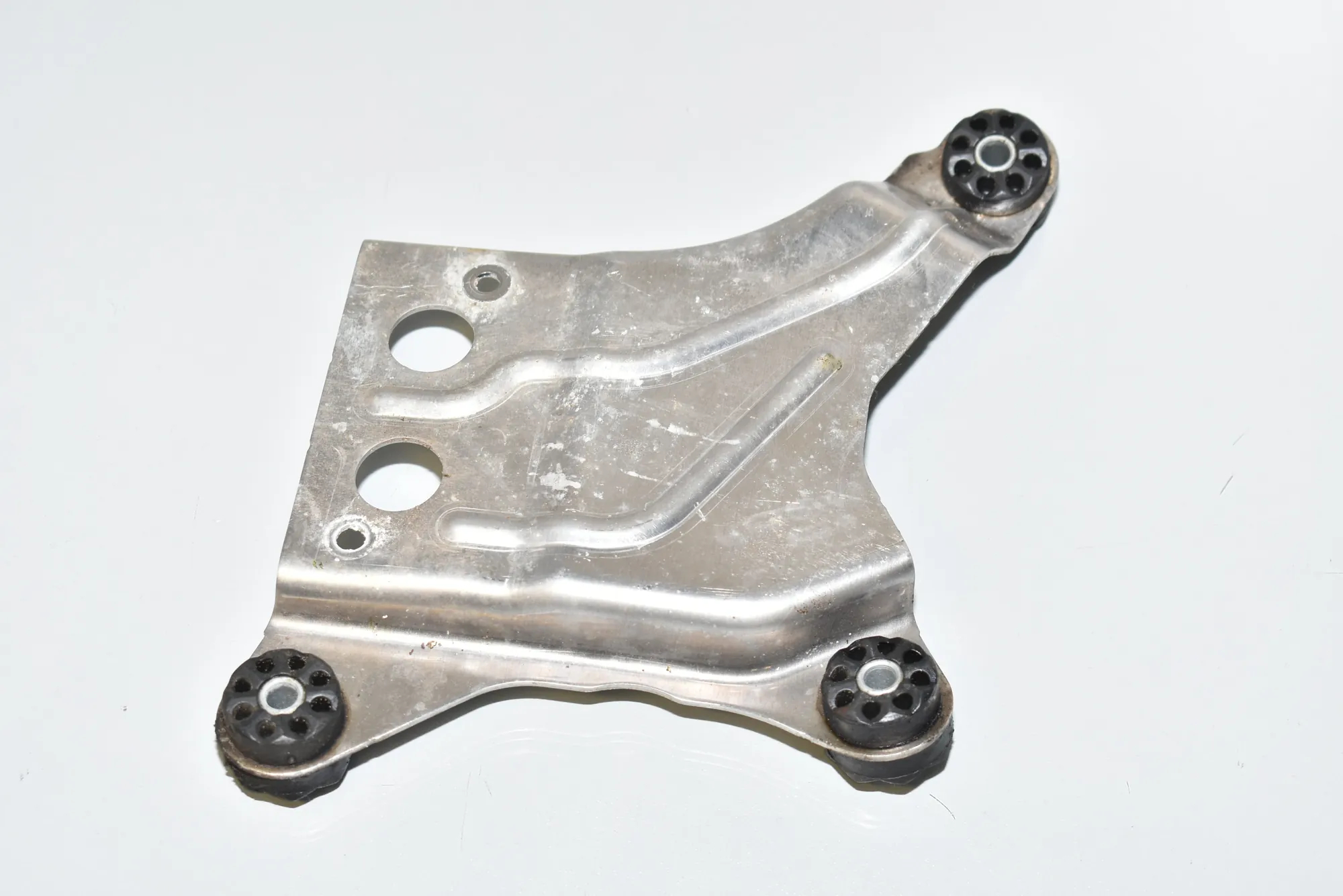 ABS Pump Holder – OEM 6861631 · BMW 6 Gran Turismo (G32) (2017 - -) 640 i 2018