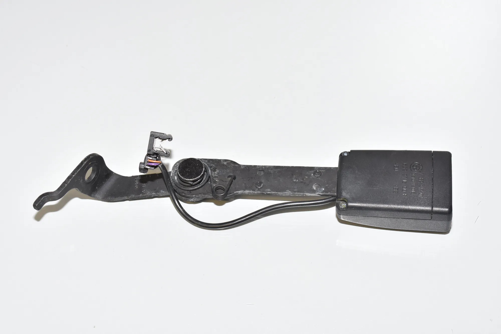 Rear Left Seat Buckle – OEM 72117382247 · BMW 6 Gran Turismo (G32) (2017 - -) 640 i 2018