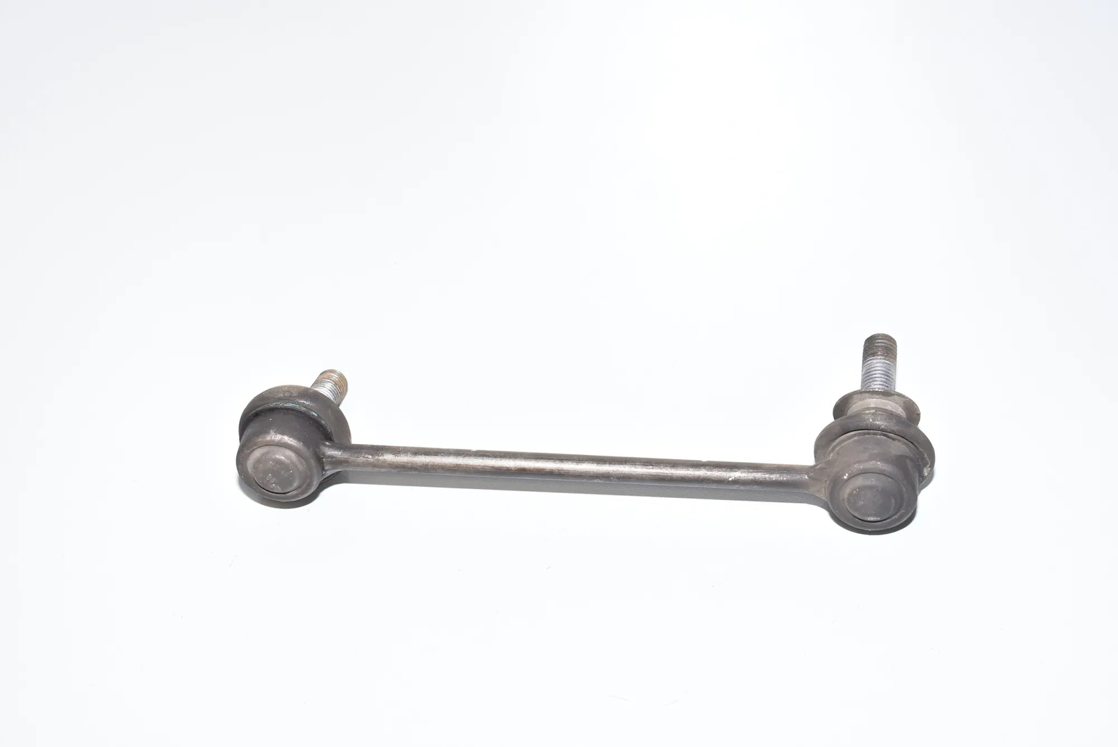 Rear Left Stabilizer Link – OEM 33556786429 · BMW 5 Gran Turismo (F07) 530 d 2010 – 4