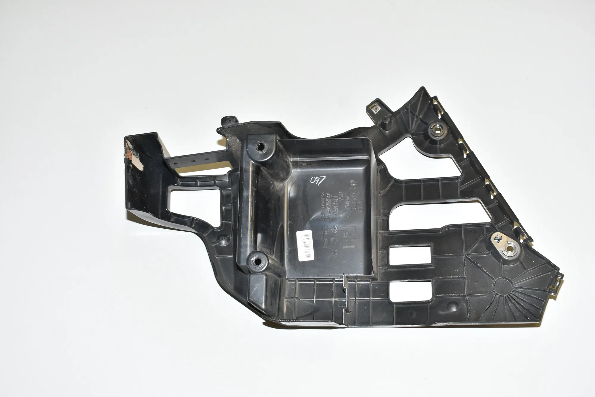 Rear Right Bumper Bracket – OEM 51127294722 · BMW X5 (F15, F85) M 50 d 2015 – 4
