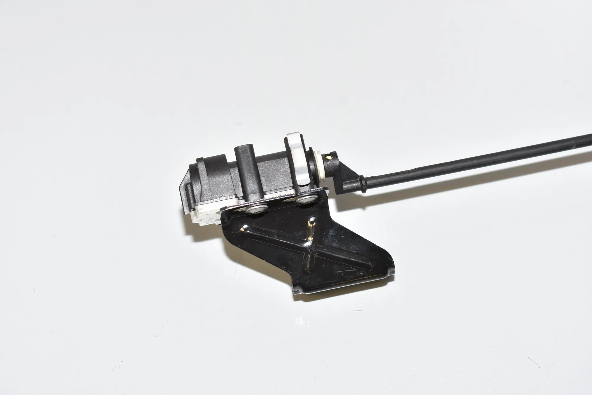 Fuel Tank Cover Lock – OEM 7139398 · BMW 5 Gran Turismo (F07) 530 d 2010 – 3