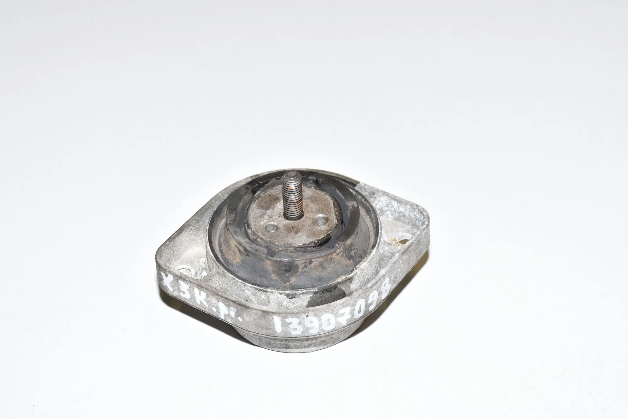 Left Side Engine Mount – OEM 22113400335 · BMW X3 (E83) 3.0 i xDrive 2004